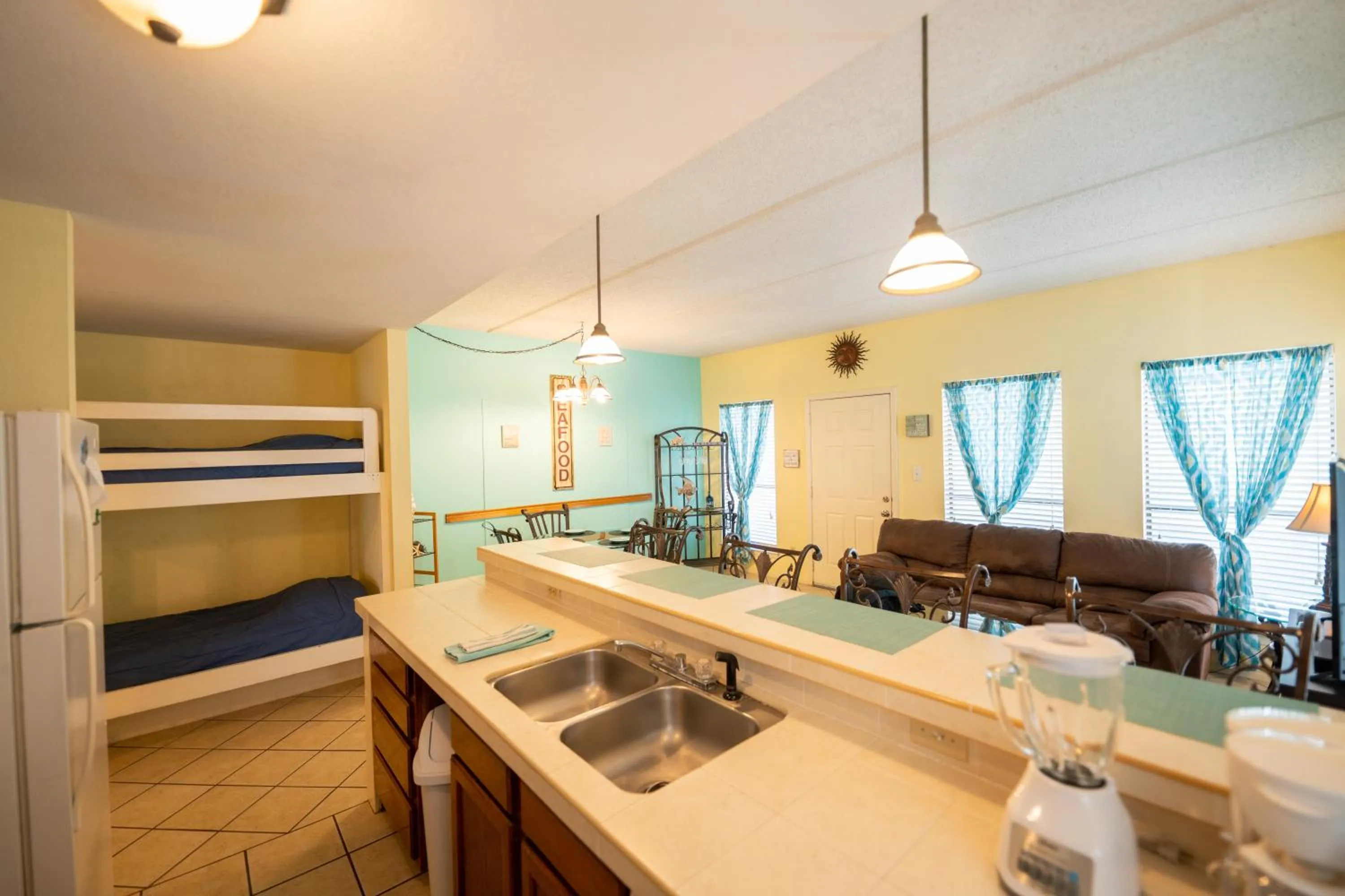 Kitchen or kitchenette, Bed in Charming SPI family condo - walking distance to the beach, Sleeps 6, Third Floor, 2025 Traveler Award
