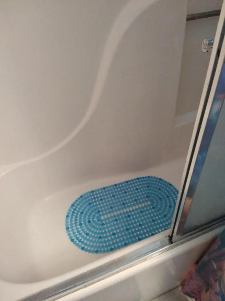 Bath in Charming SPI family condo - walking distance to the beach, Sleeps 6, Third Floor, 2025 Traveler Award