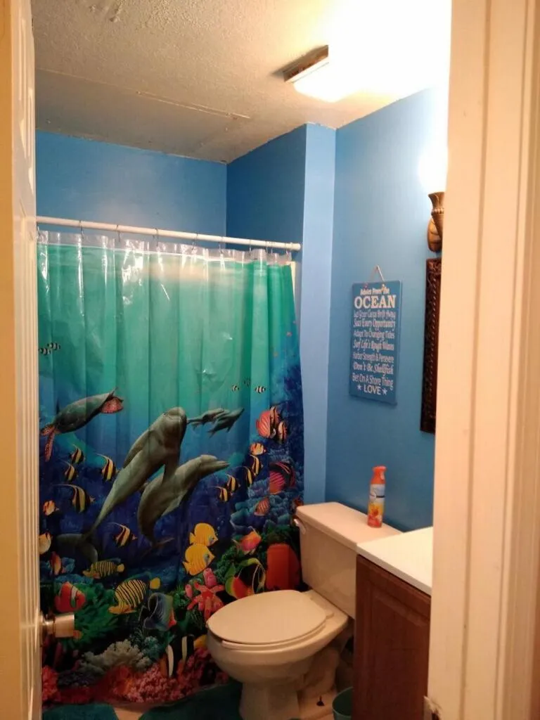 Bathroom in Charming SPI family condo - walking distance to the beach, Sleeps 6, Third Floor, 2025 Traveler Award