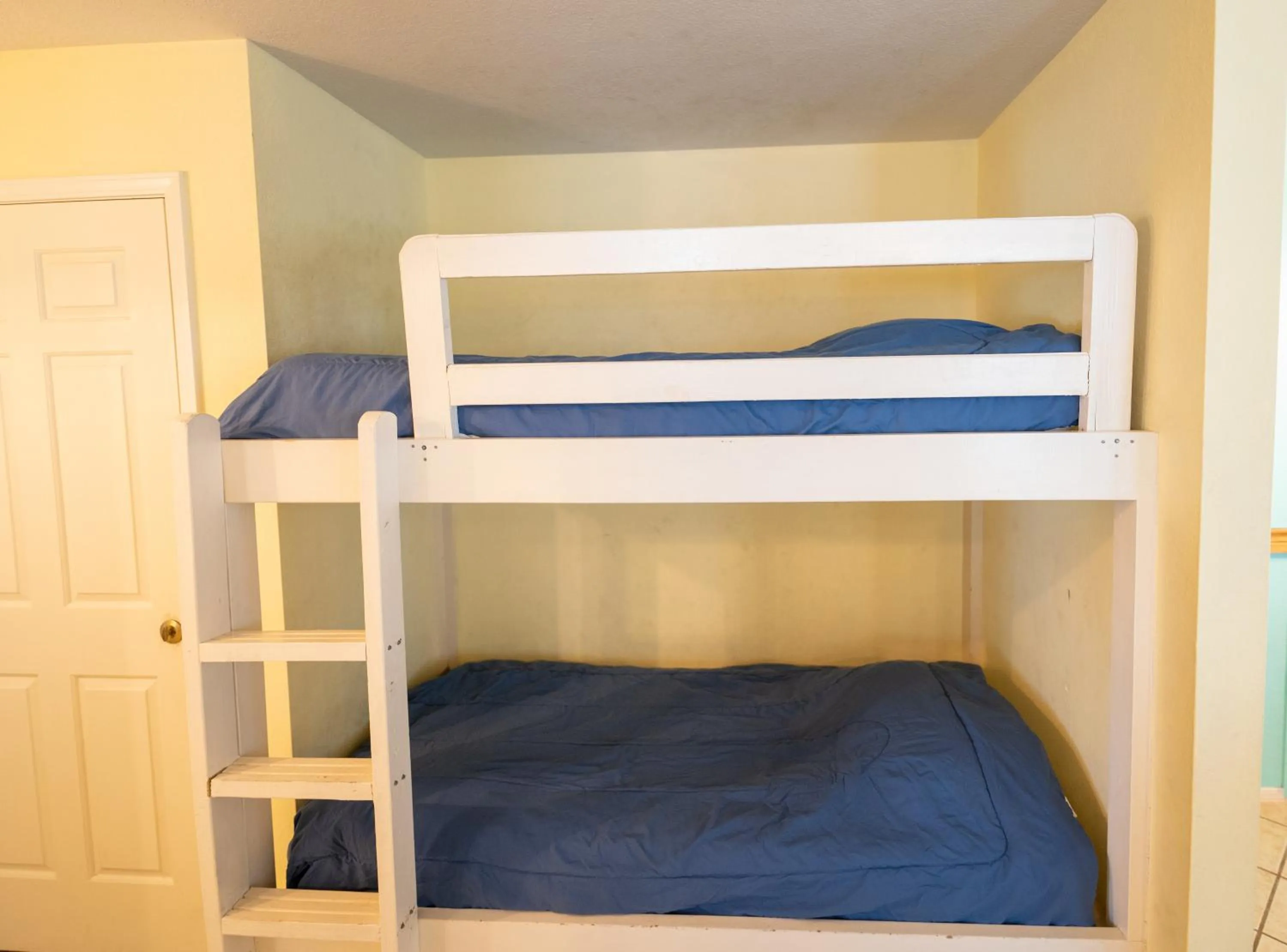 bunk bed, Bed in Charming SPI family condo - walking distance to the beach, Sleeps 6, Third Floor, 2025 Traveler Award