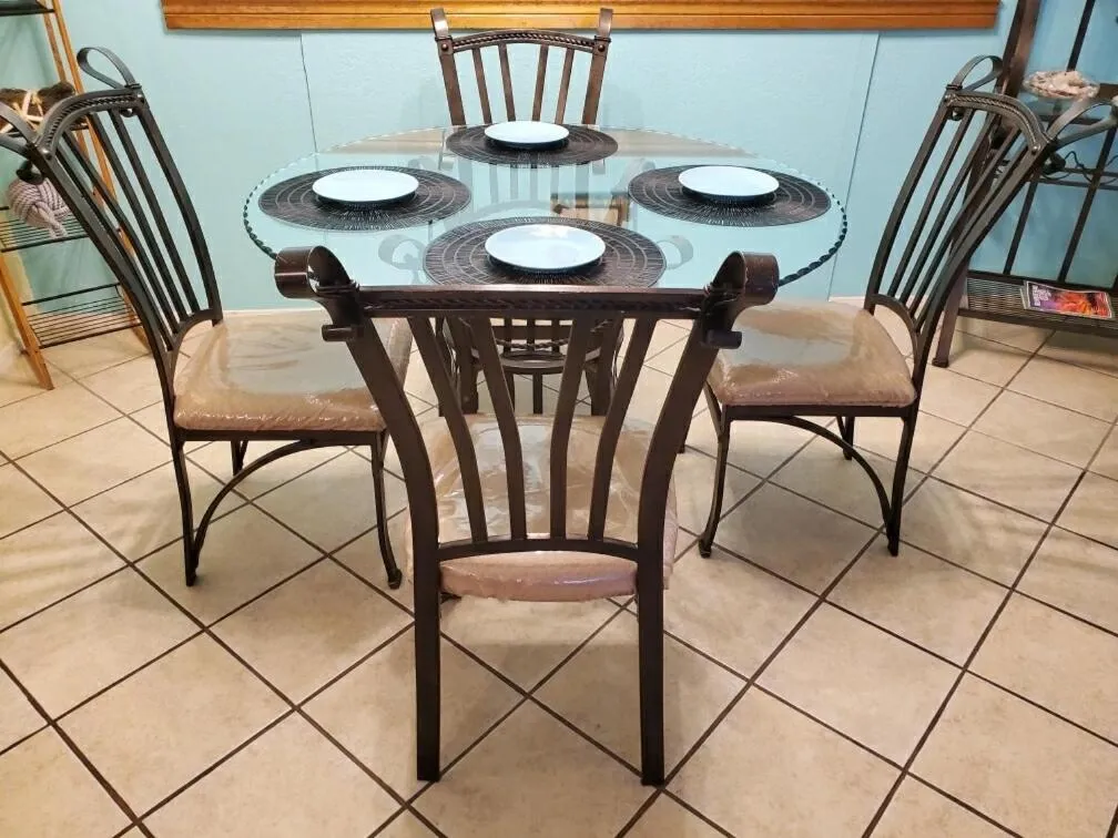 Dining area in Charming SPI family condo - walking distance to the beach, Sleeps 6, Third Floor, 2025 Traveler Award