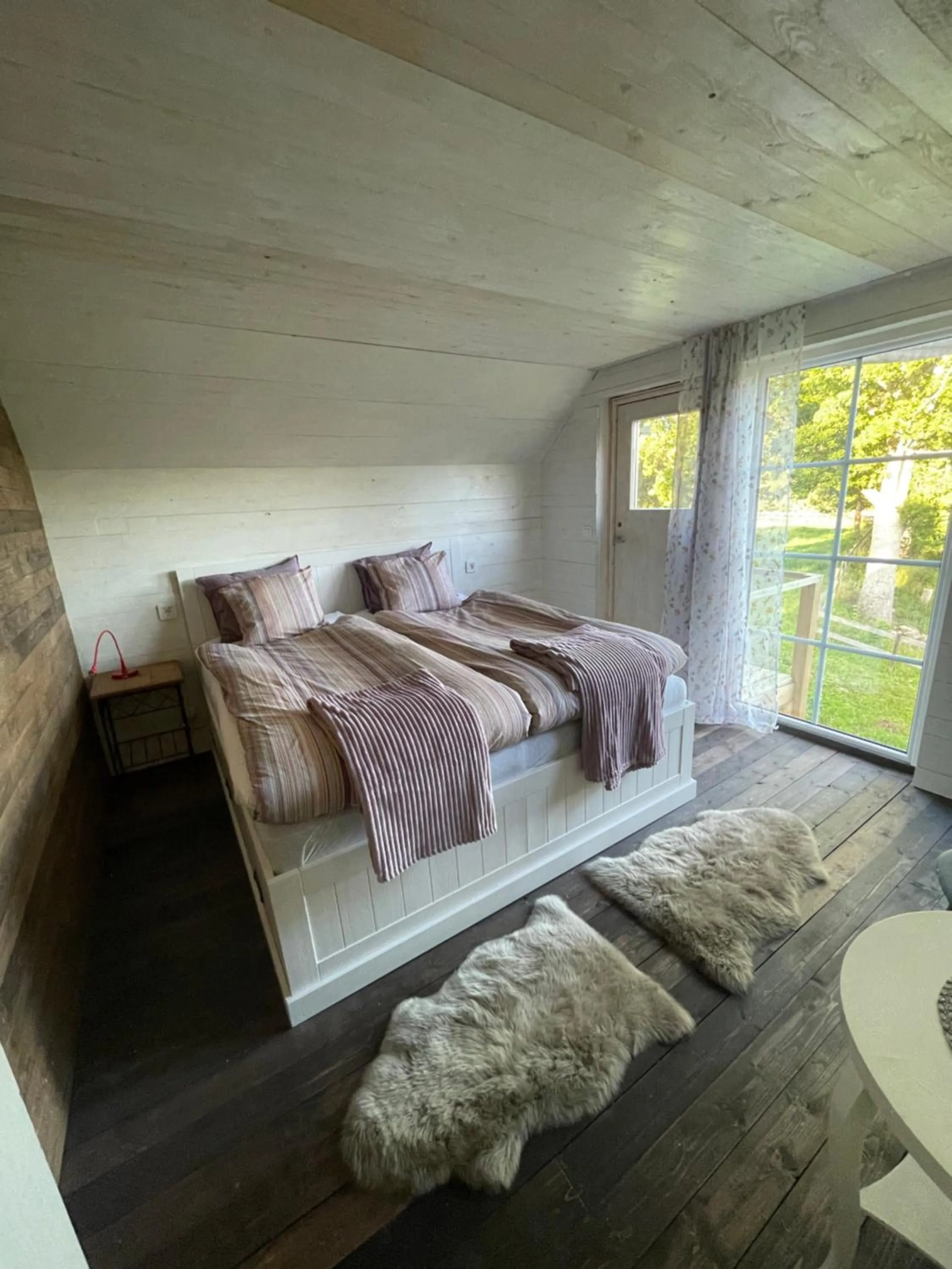 Photo of the whole room, Bed in The Old Henhouse