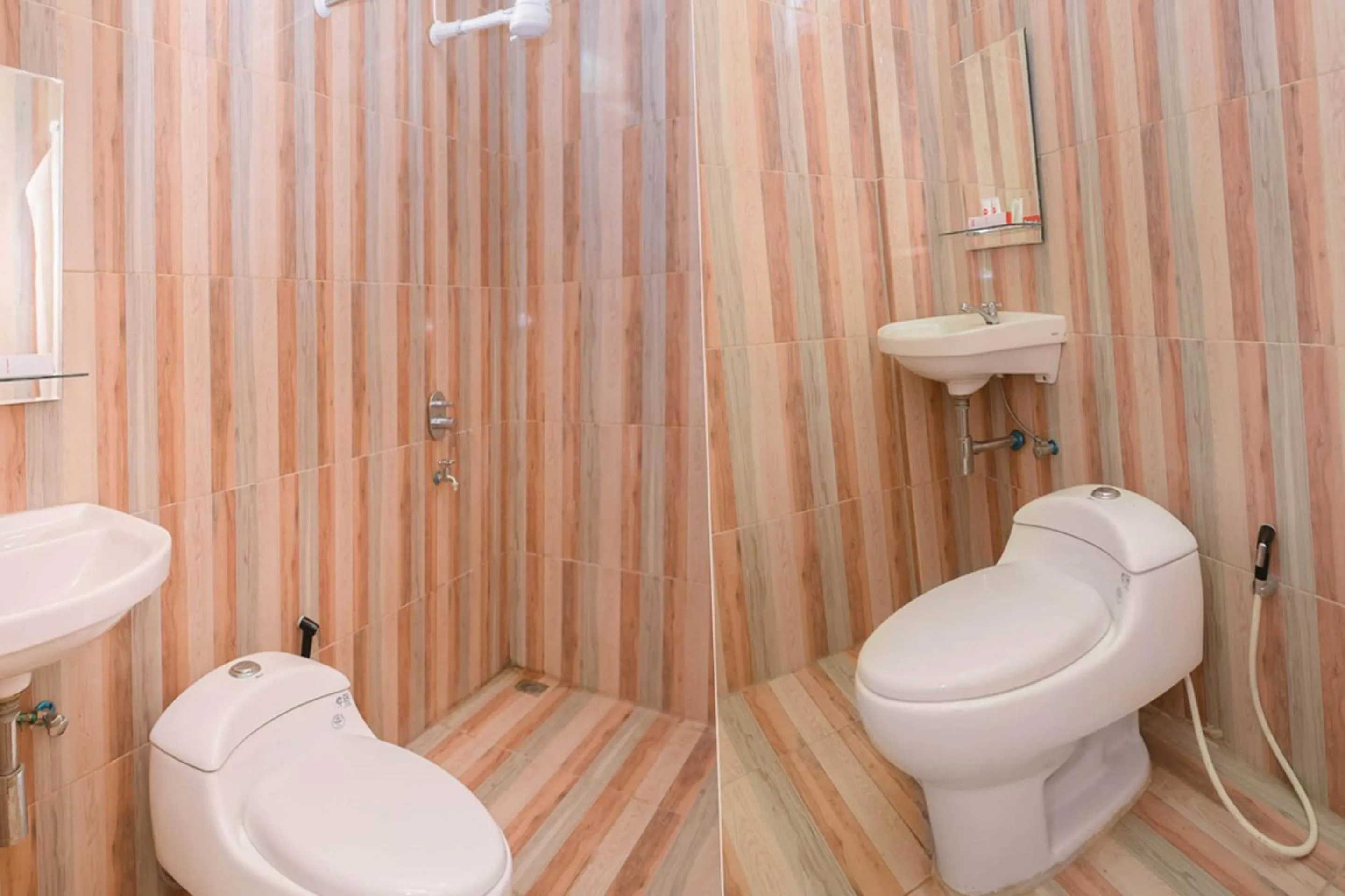 Bathroom in Capital O 854 Ub Caisar Hotel