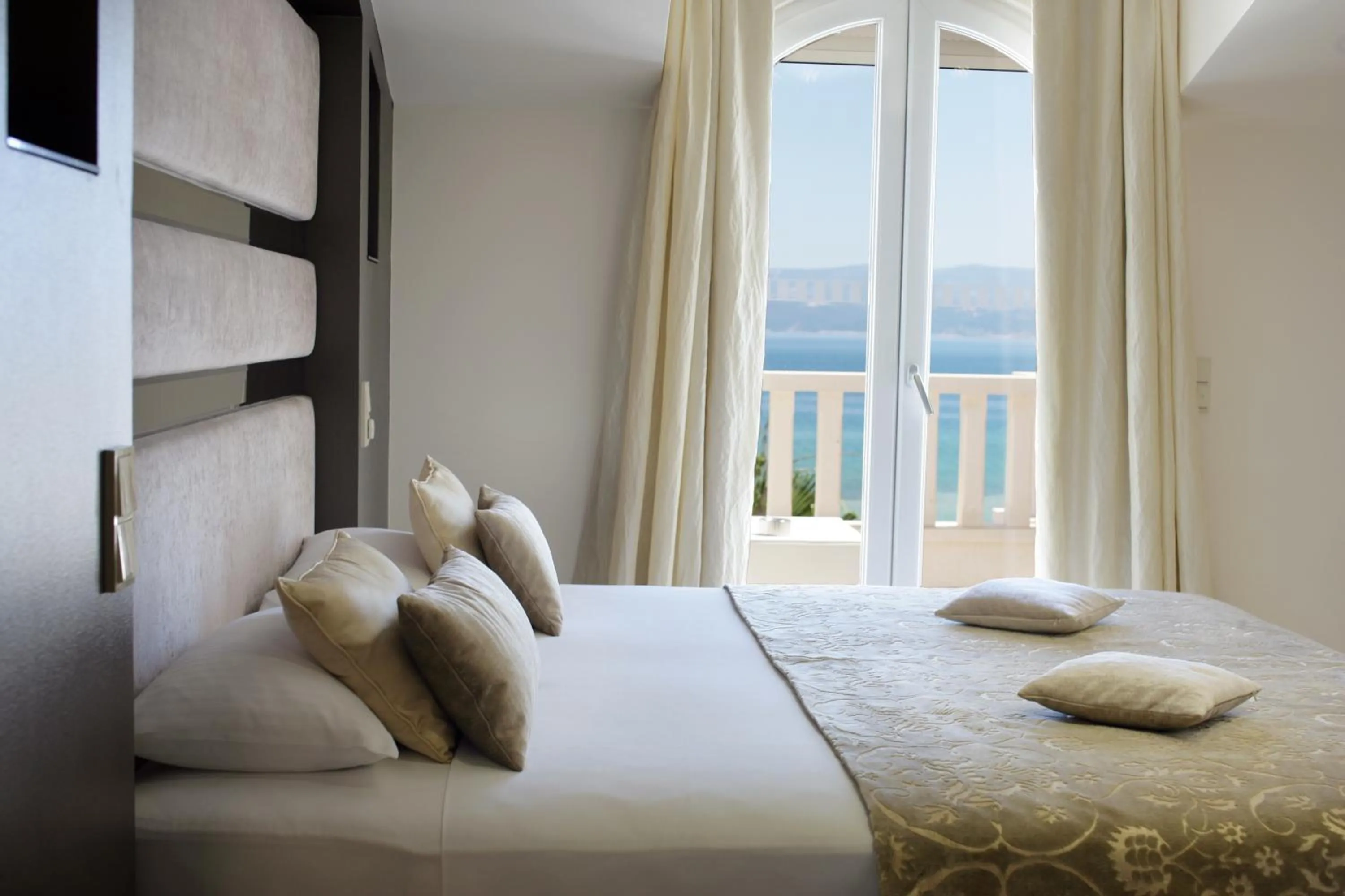 Sea view, Bed in Damianii Luxury Boutique Hotel & Spa
