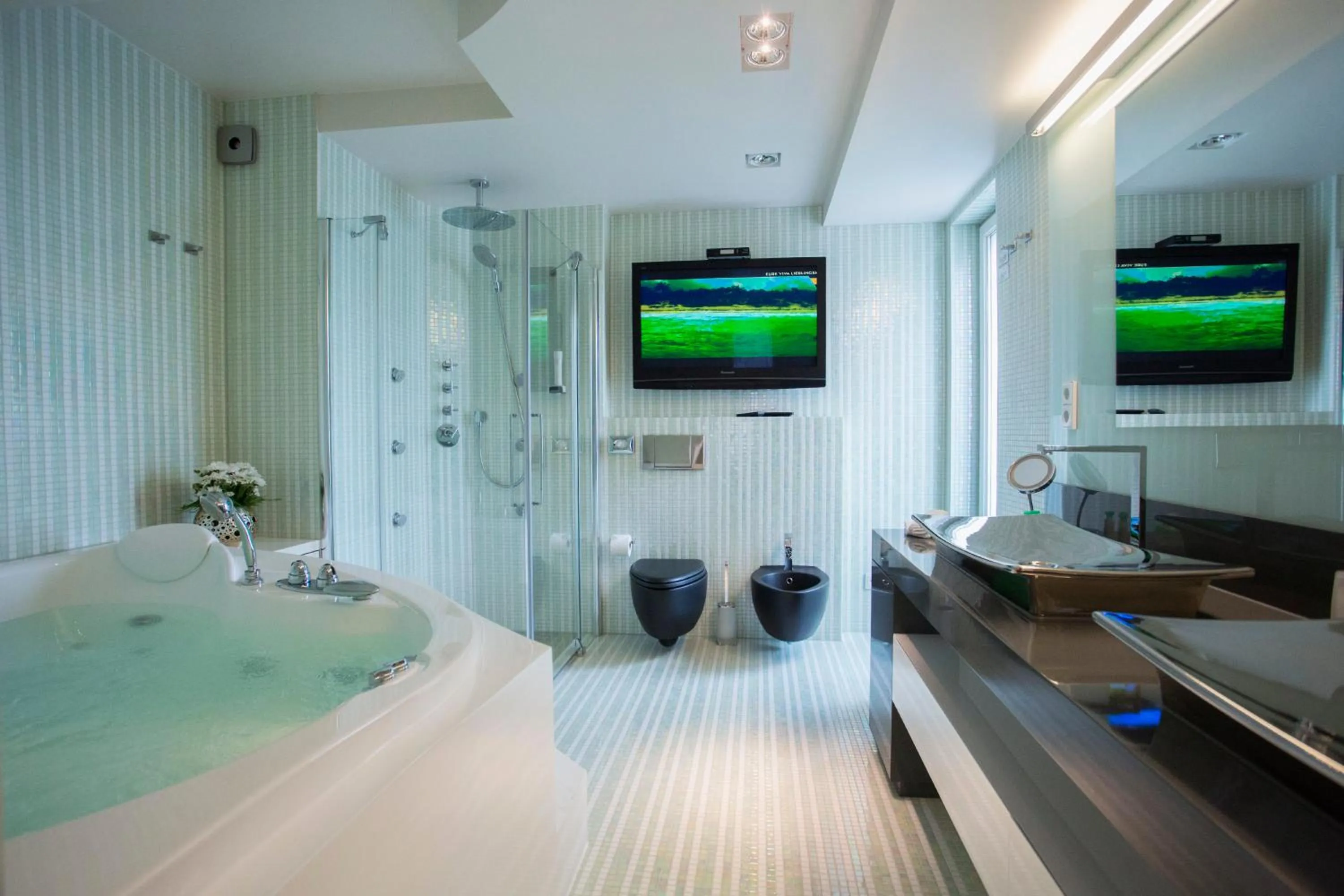 Hot Tub in Damianii Luxury Boutique Hotel & Spa