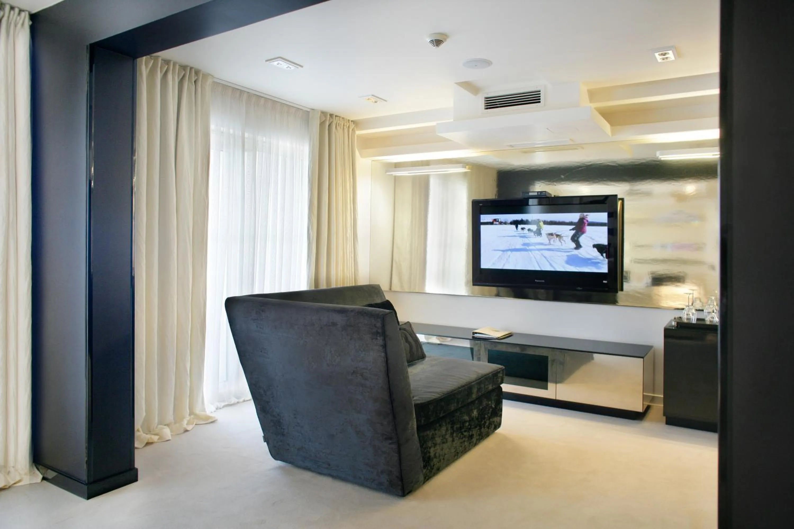 TV and multimedia in Damianii Luxury Boutique Hotel & Spa
