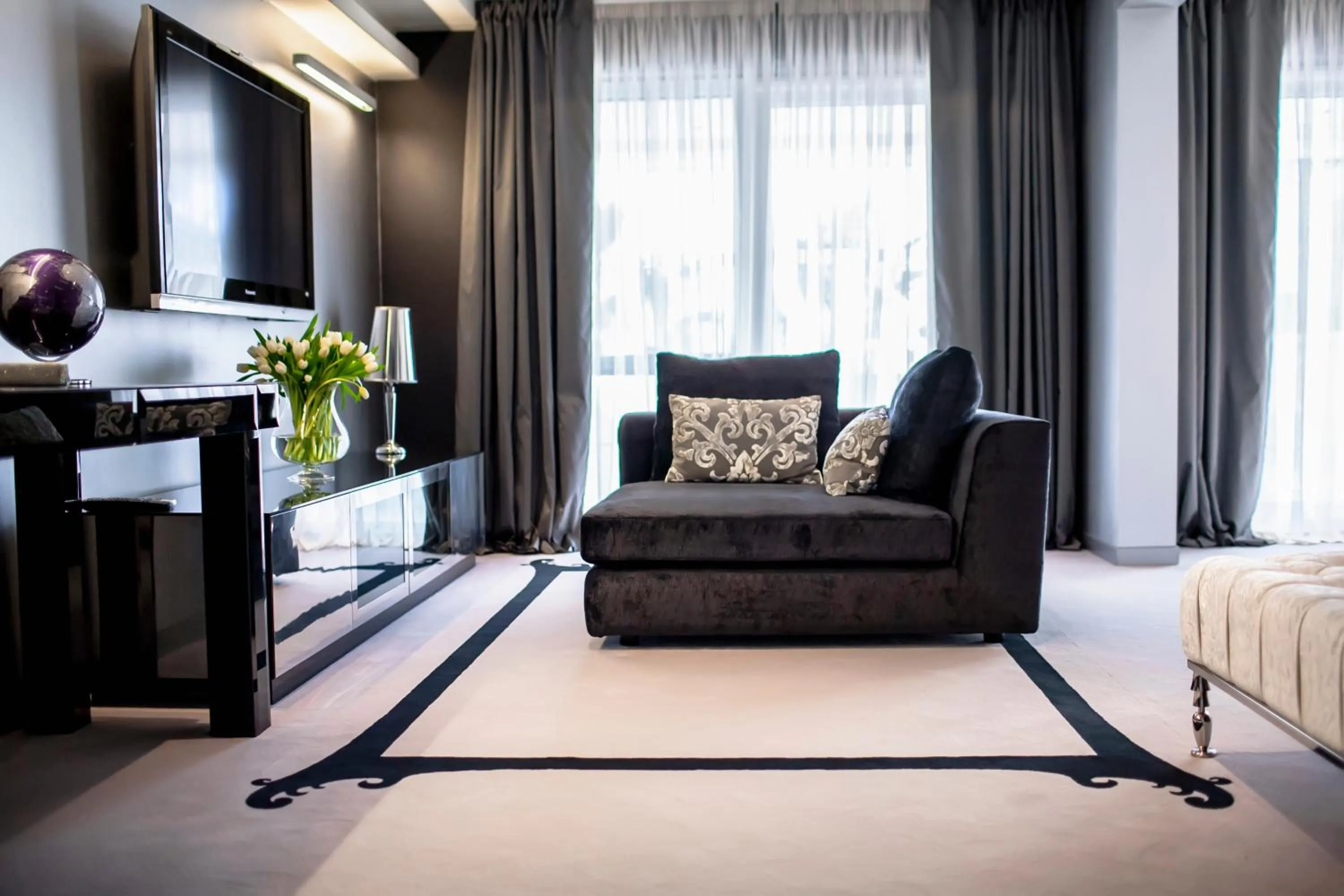 TV and multimedia in Damianii Luxury Boutique Hotel & Spa