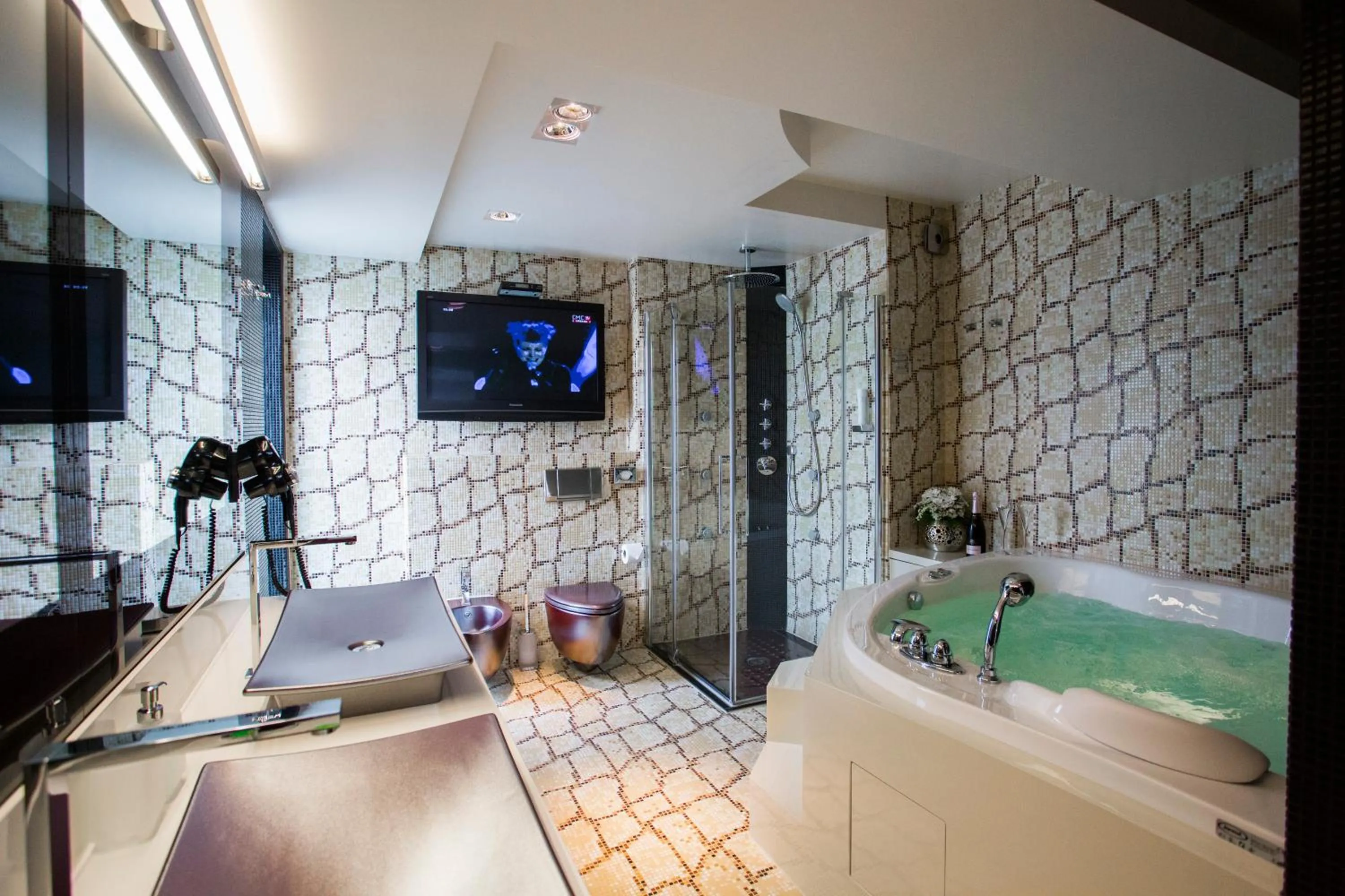 Hot Tub in Damianii Luxury Boutique Hotel & Spa