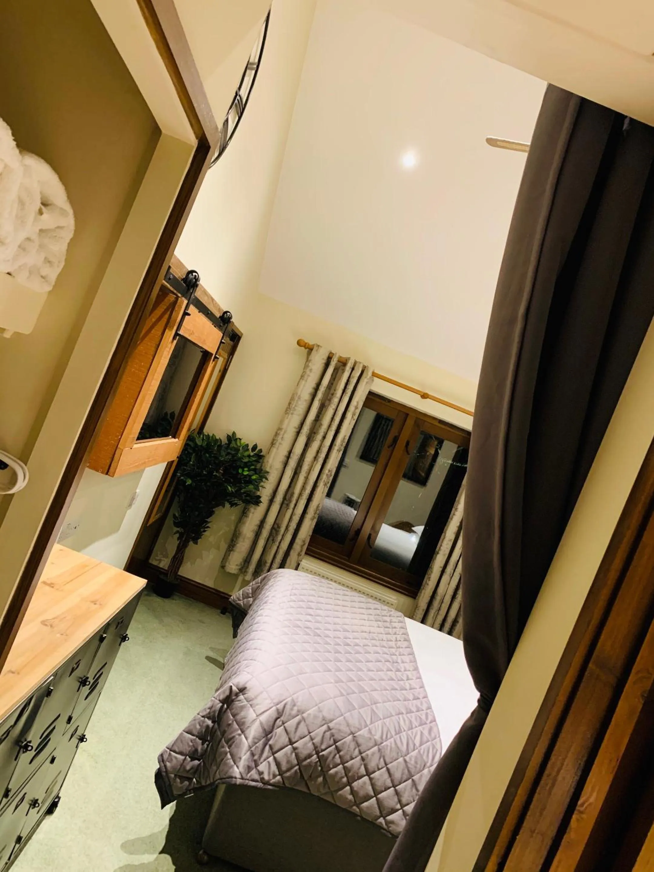 Bedroom, Bed in The Bull Inn Pub