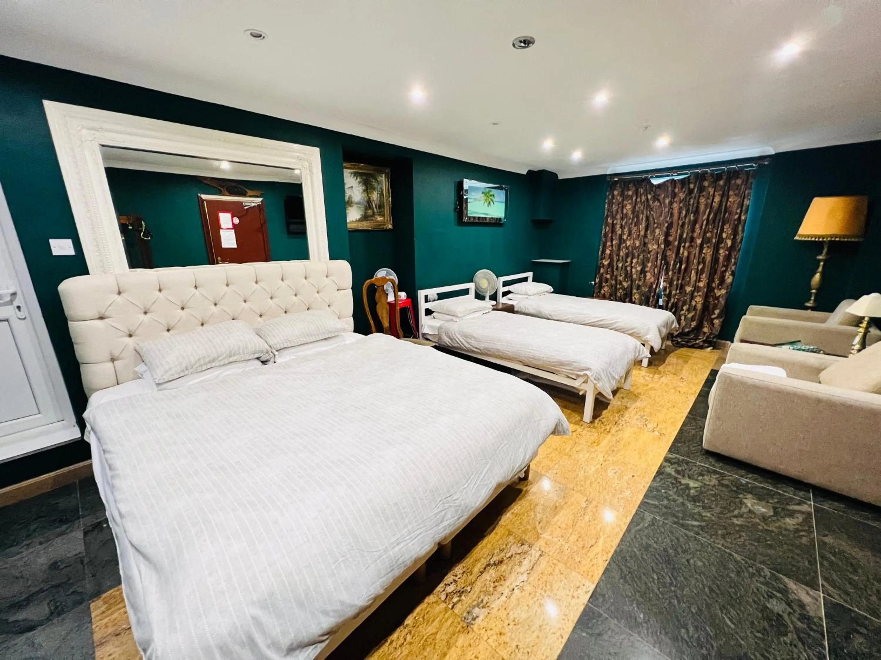 Bed in Aron Guest House