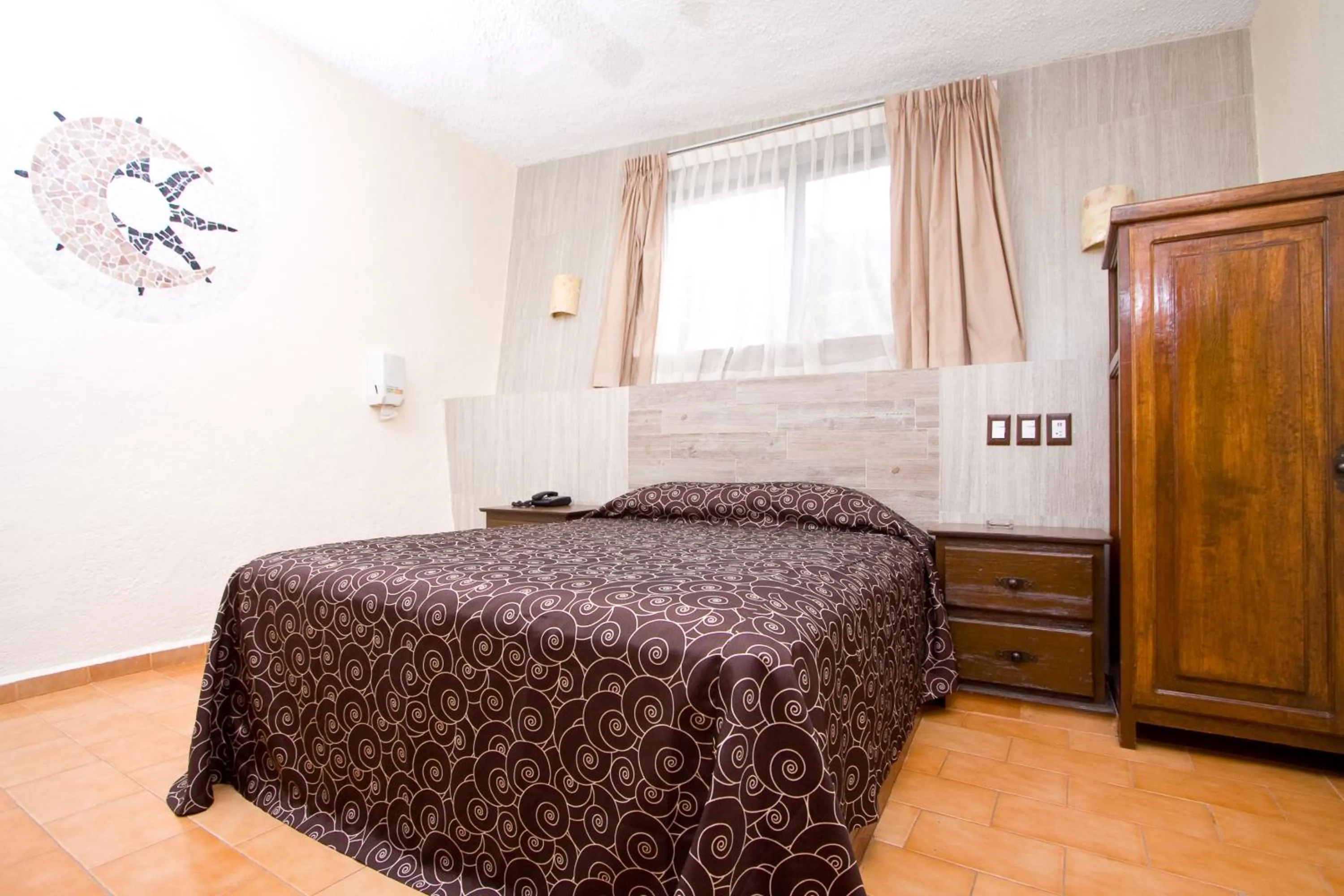 Queen Suite with Pool View in Hotel & Motel Hacienda Jiutepec