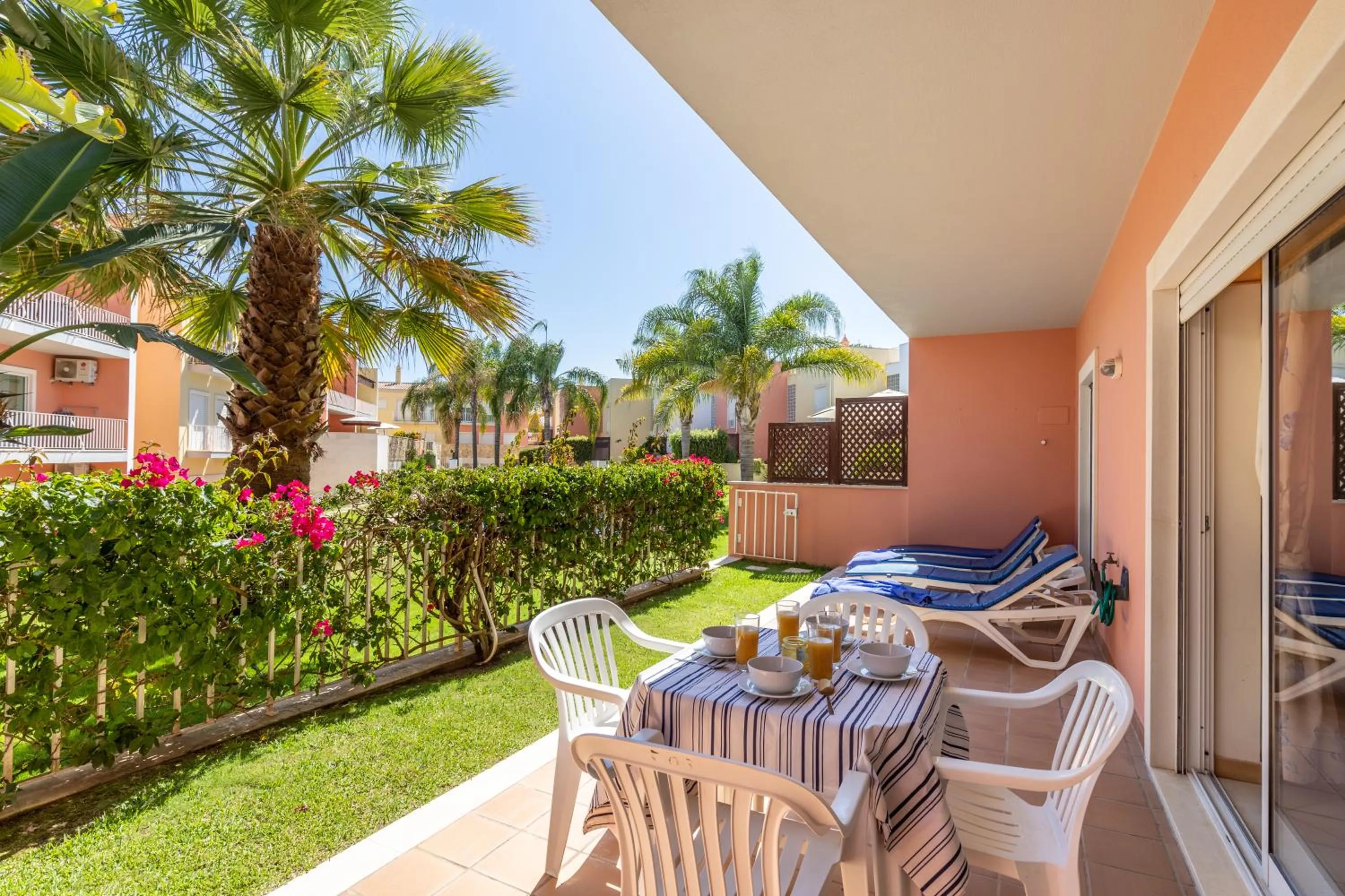 Swimming pool in Old Village & Prestige