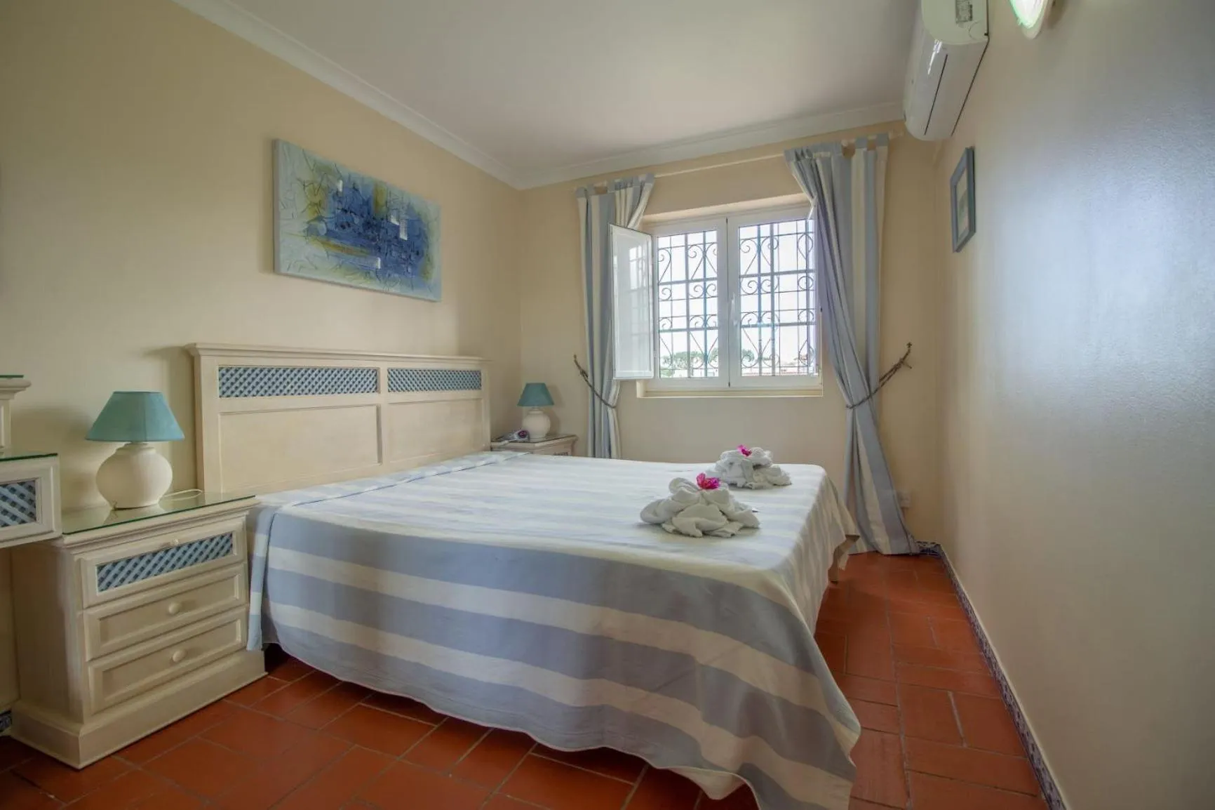 Bed in Old Village & Prestige