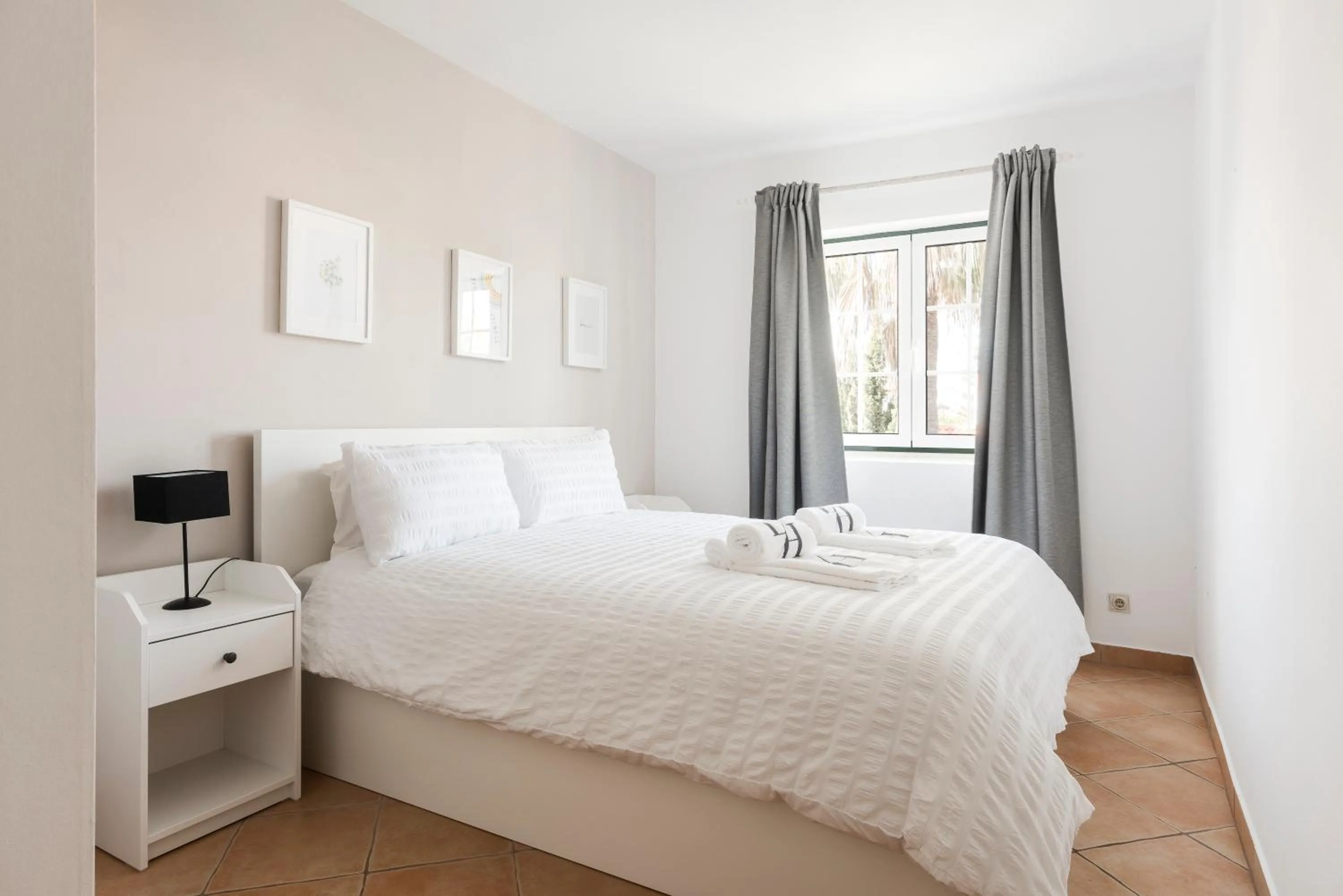 Bed in Old Village & Prestige