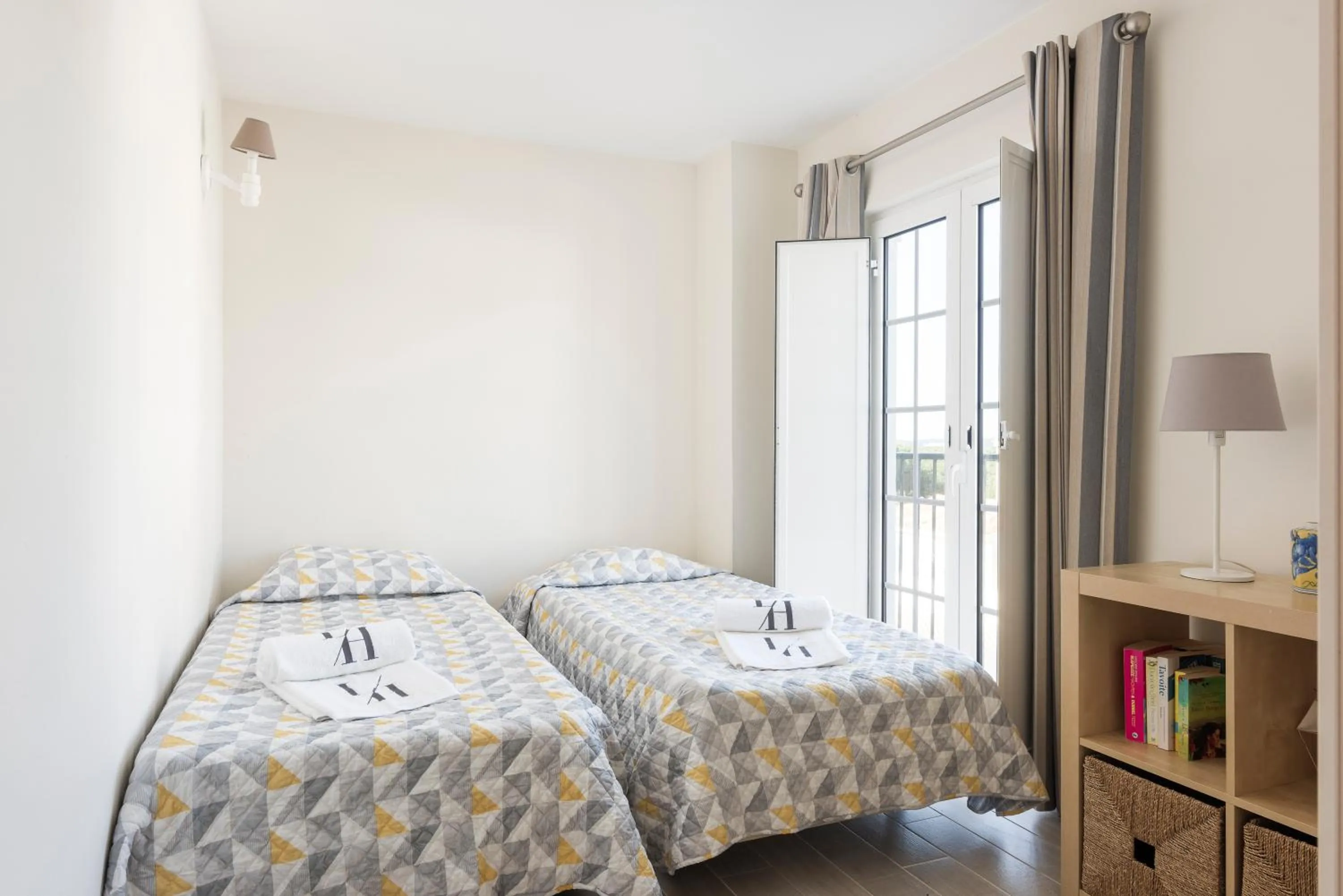 Bedroom, Bed in Old Village & Prestige