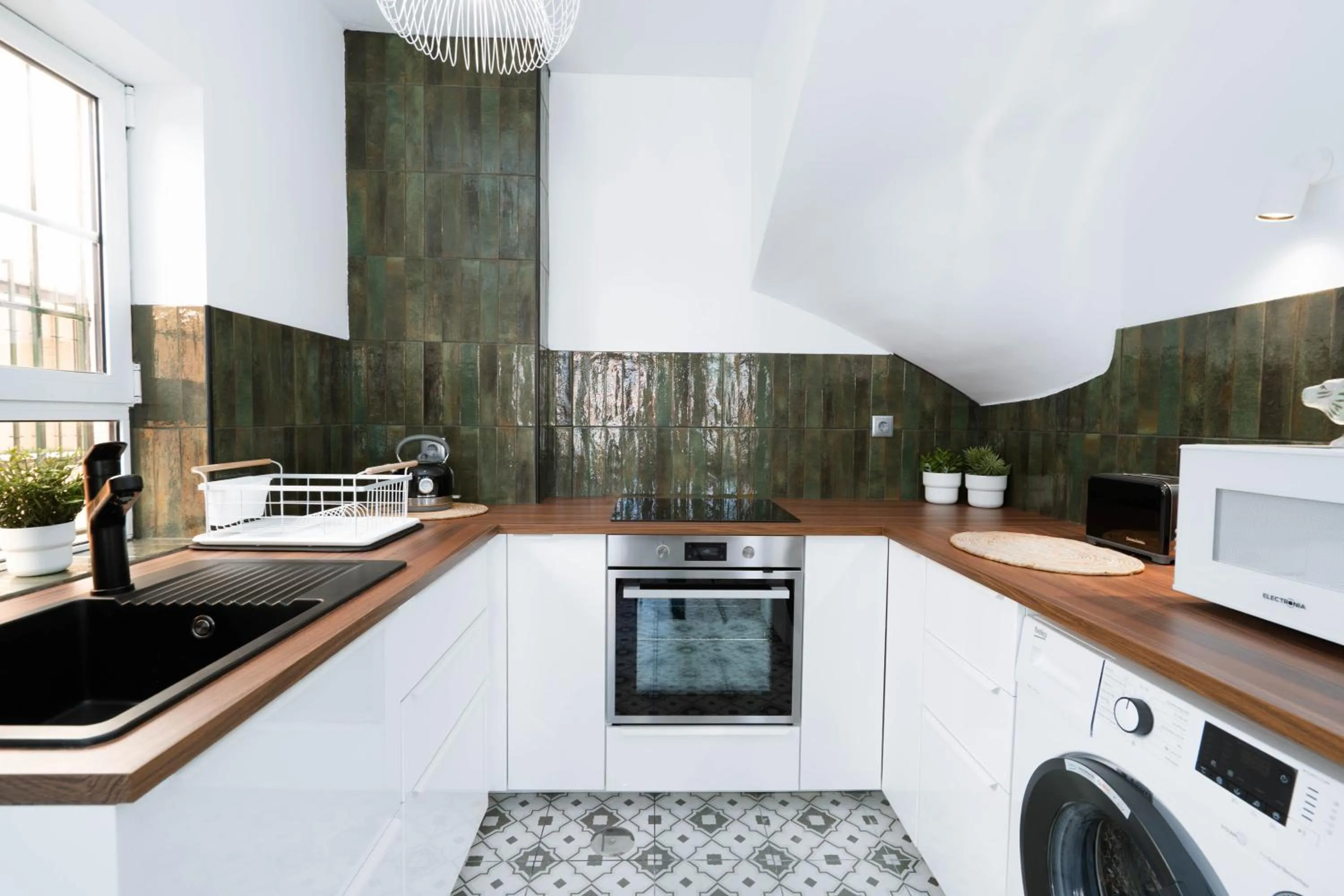 Kitchen or kitchenette in Old Village & Prestige