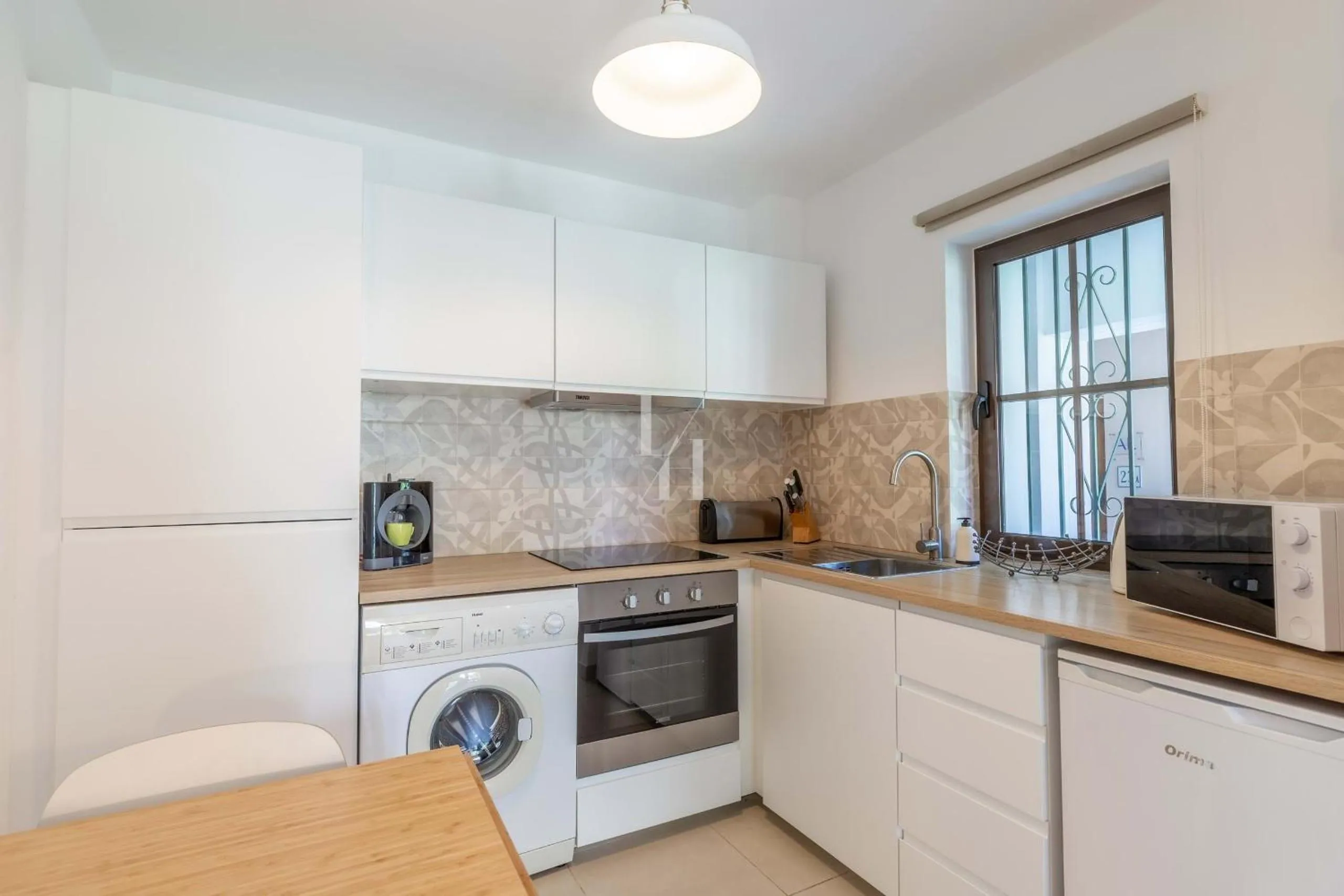 Kitchen or kitchenette in Old Village & Prestige