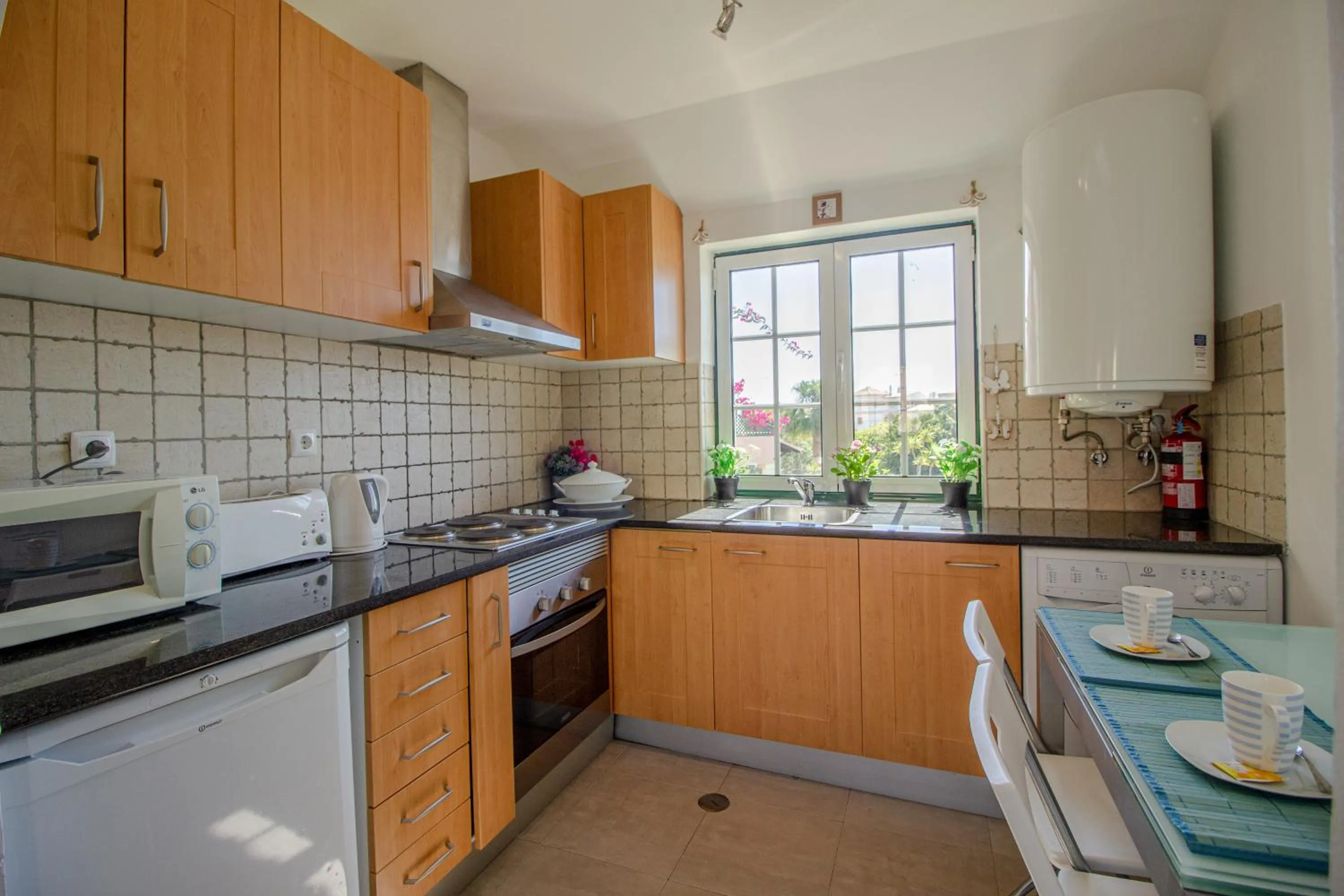 Kitchen or kitchenette in Old Village & Prestige