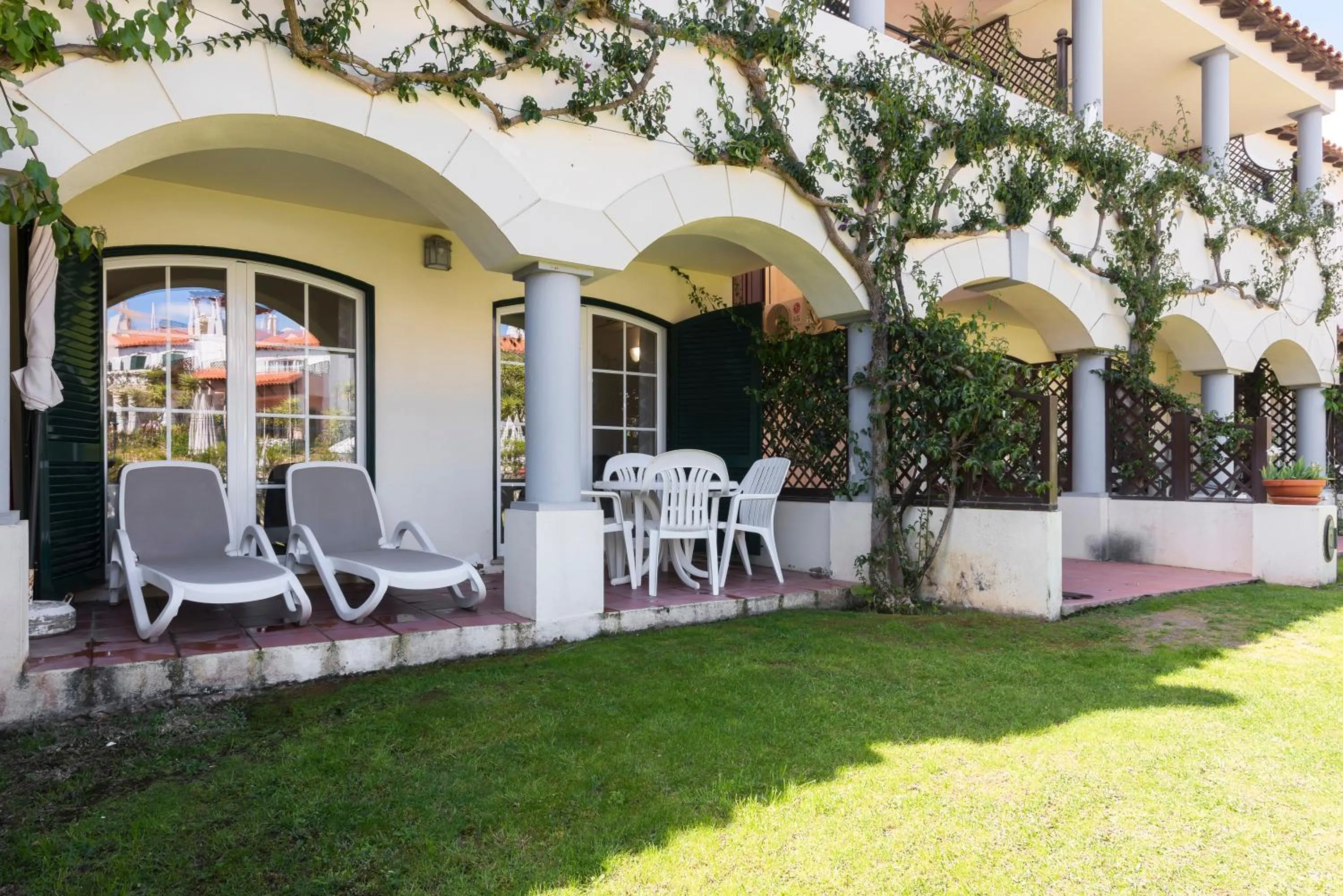 Garden view in Old Village & Prestige