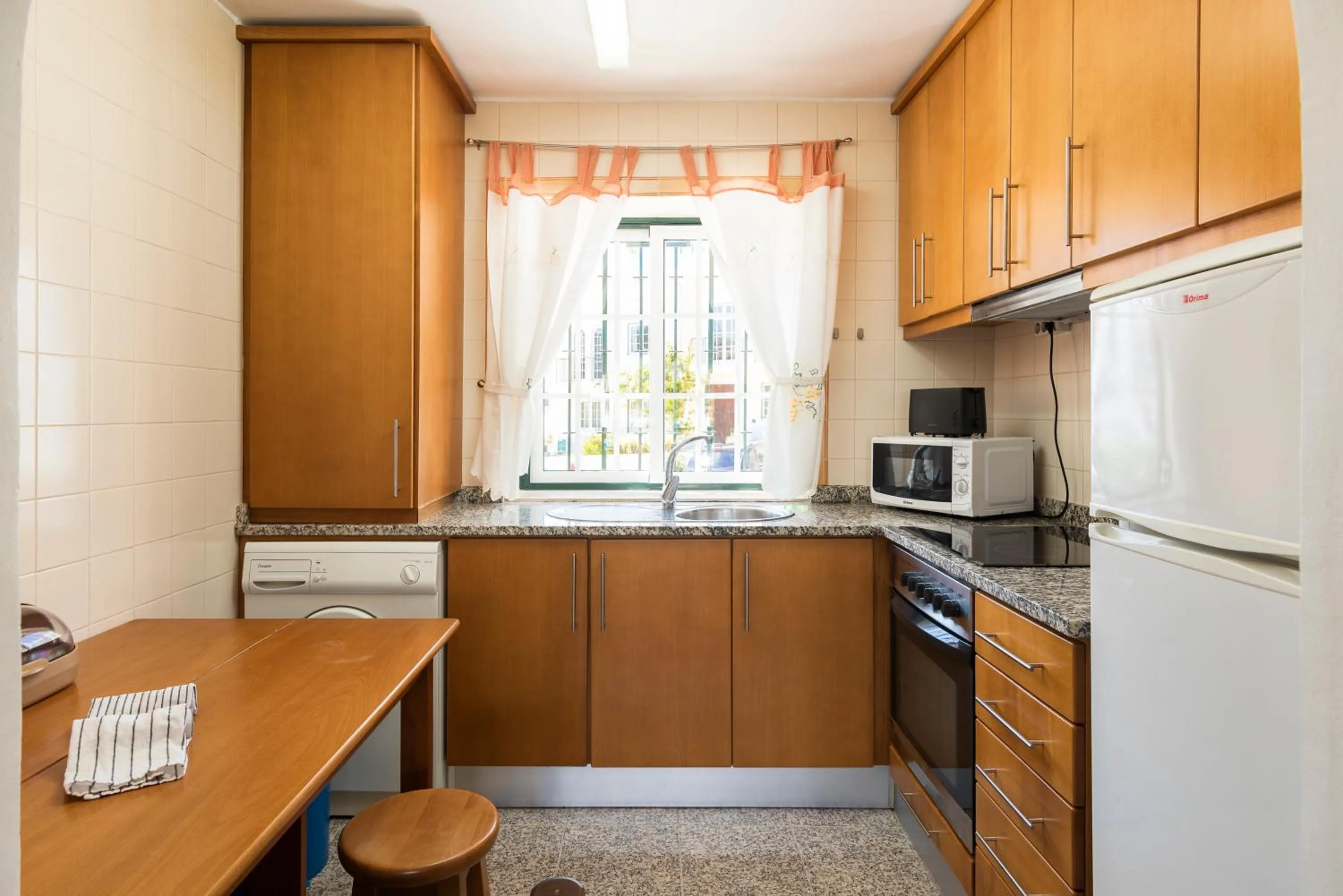 Kitchen or kitchenette in Old Village & Prestige