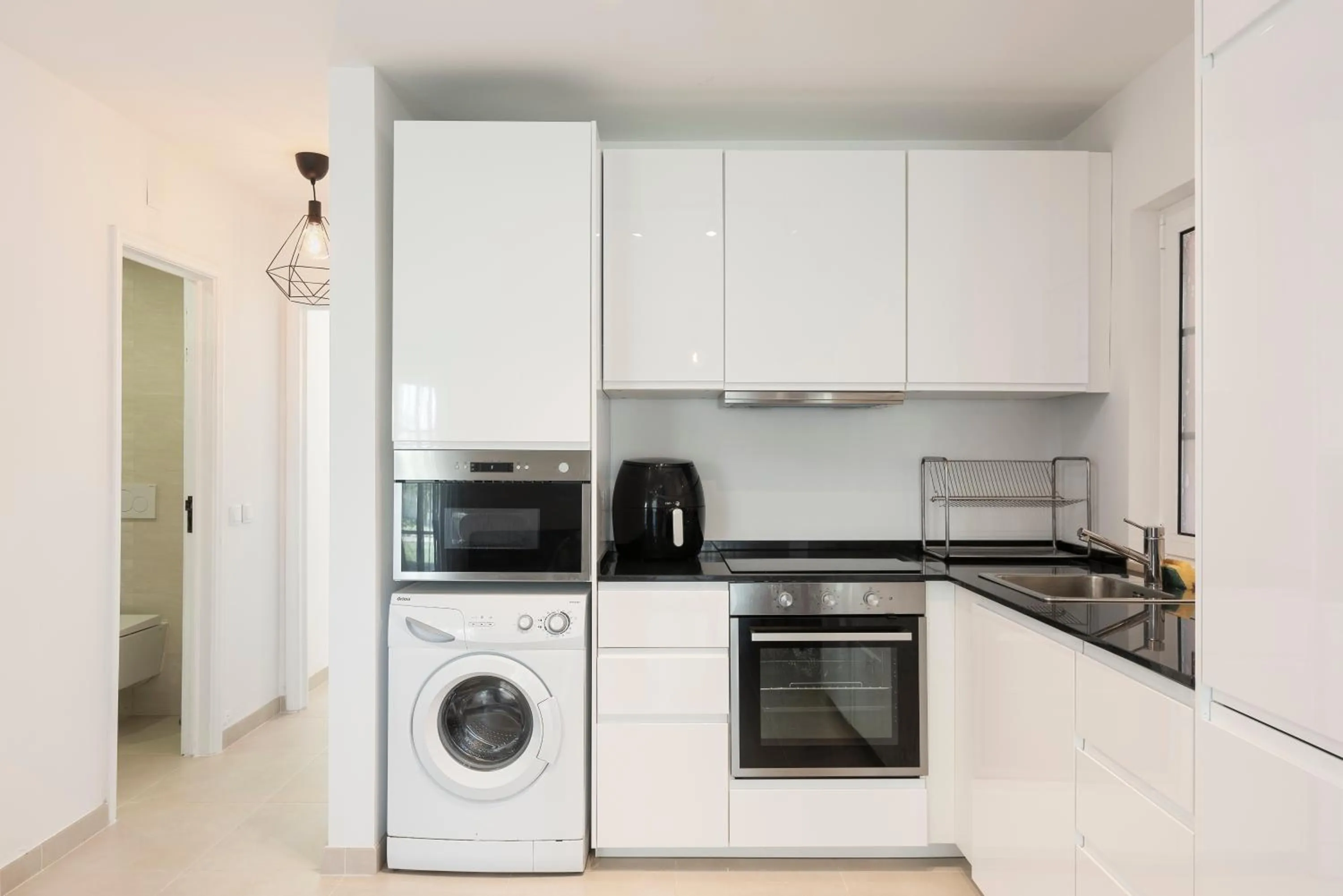 Kitchen or kitchenette in Old Village & Prestige