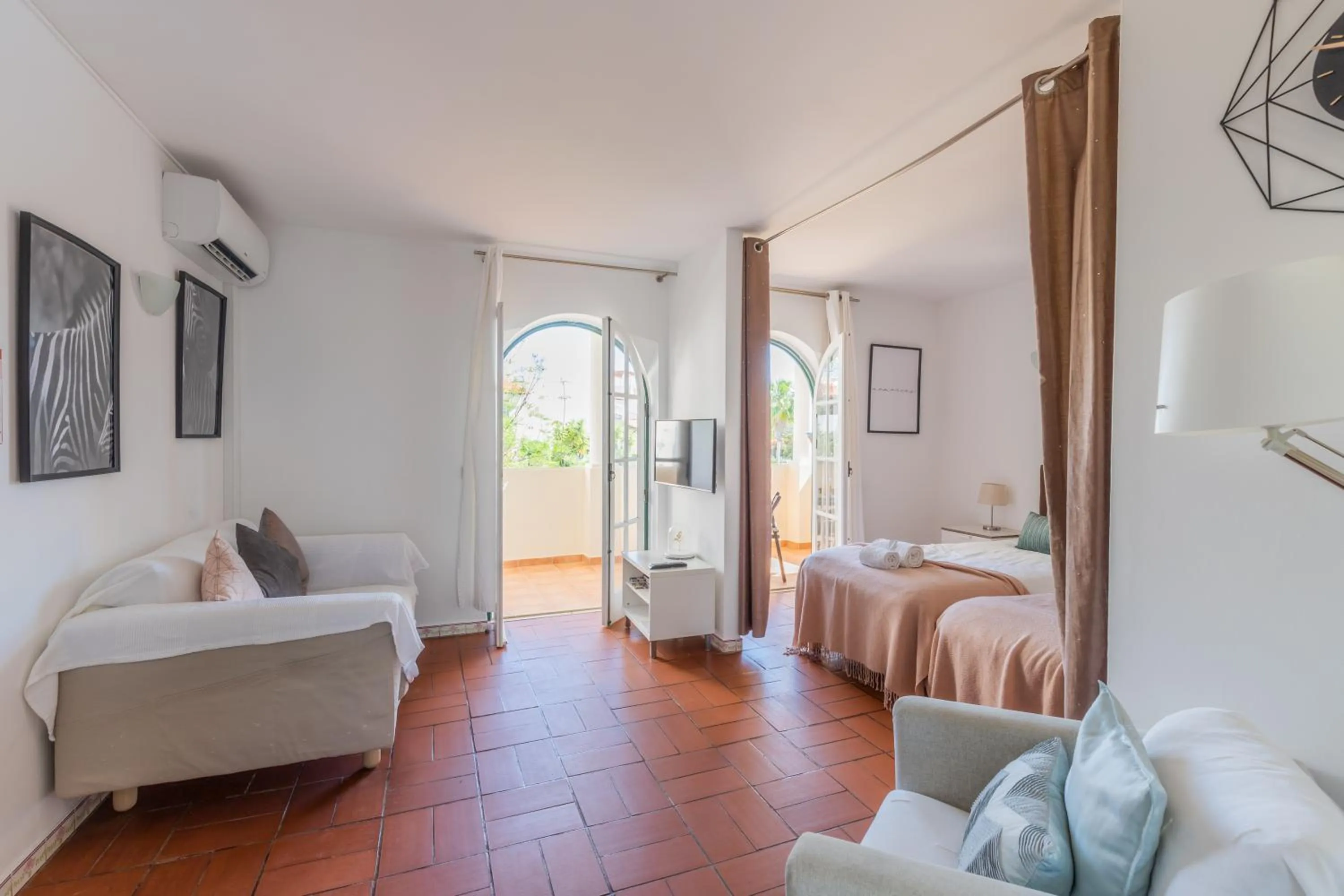 Bedroom, Bed in Old Village & Prestige