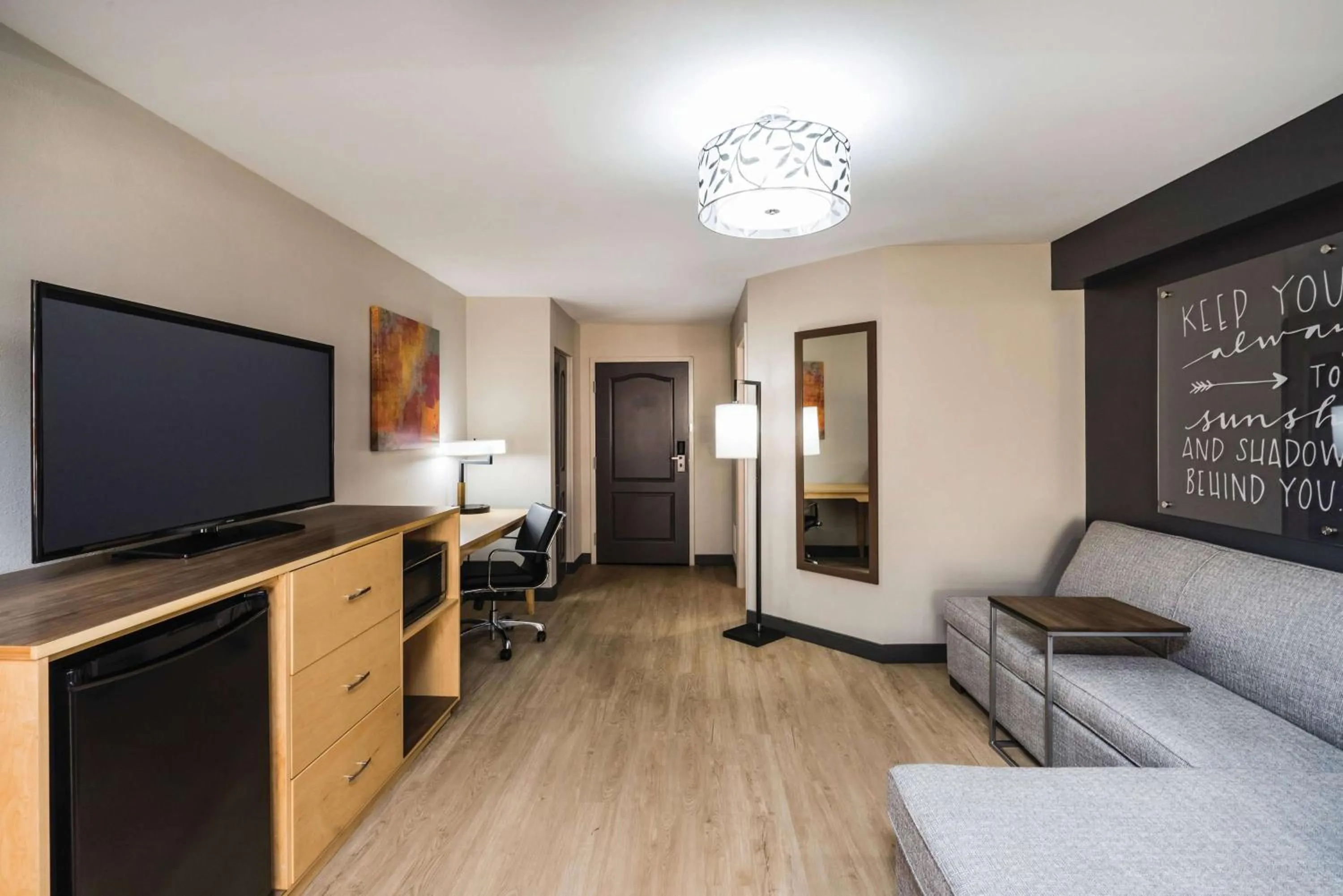 Photo of the whole room, Bed in La Quinta by Wyndham Chattanooga-Hamilton Place