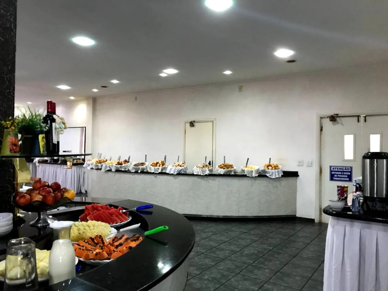 Restaurant/places to eat in Hotel Akropolis