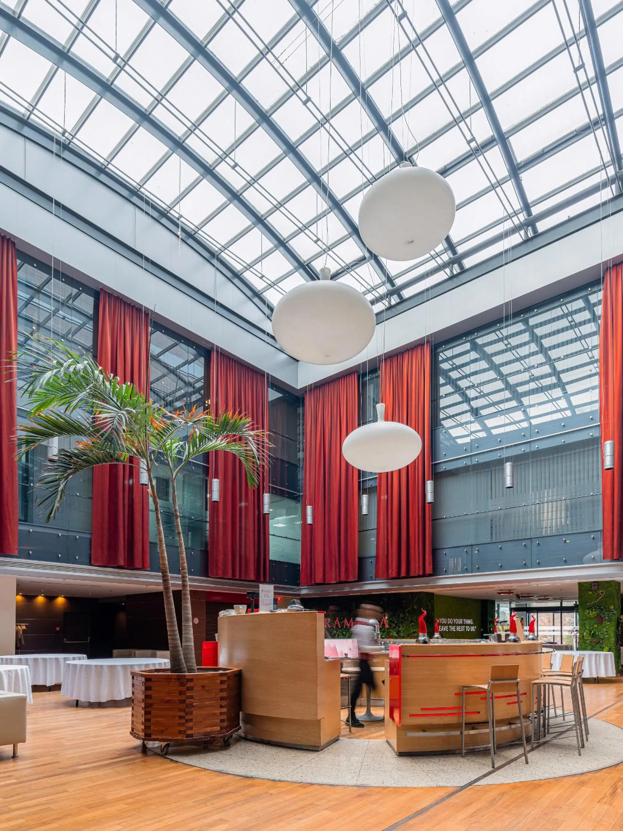 Lounge or bar in Ramada Sibiu Hotel