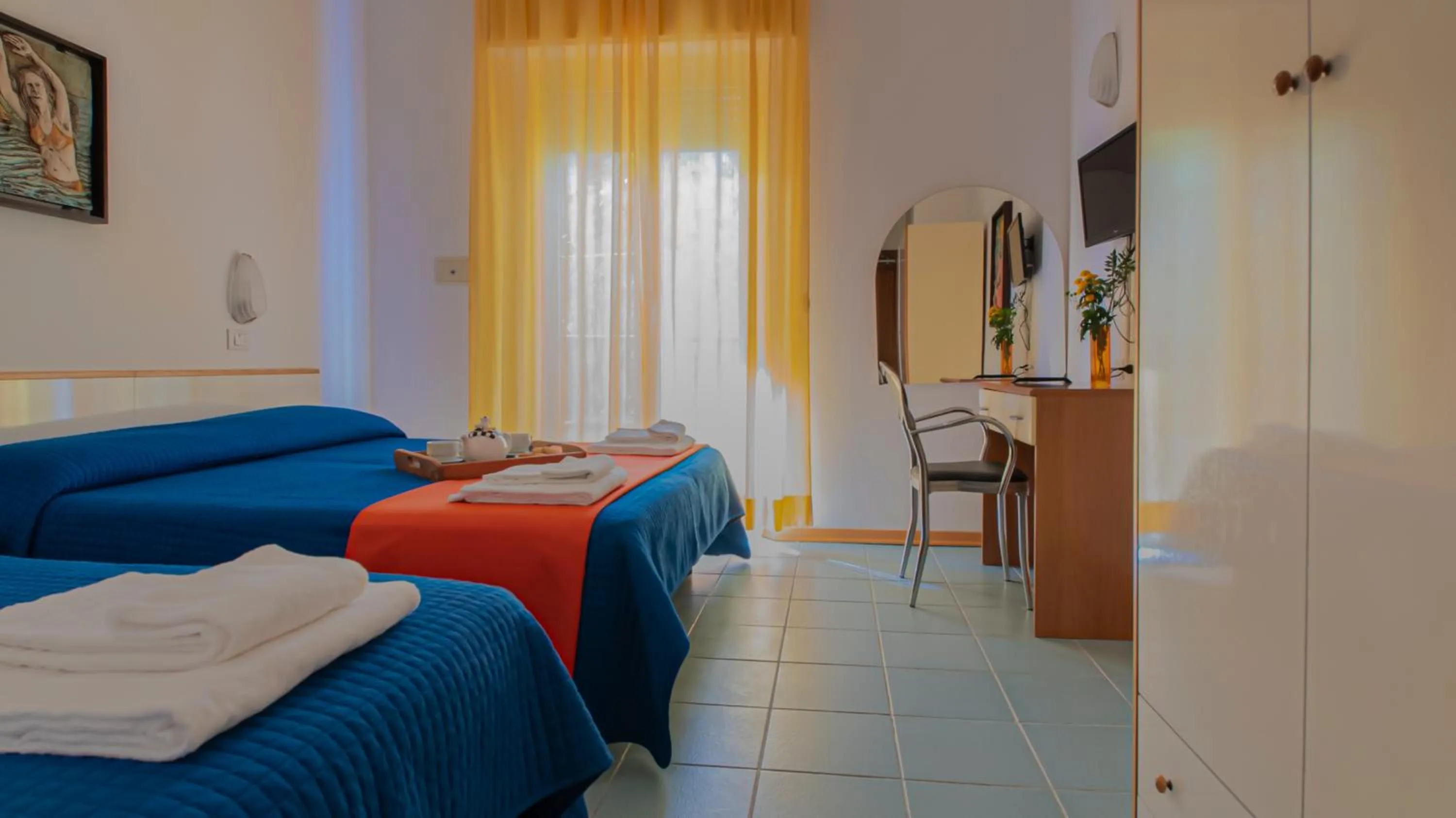 Bedroom, Bed in Hotel Plaza con piscina