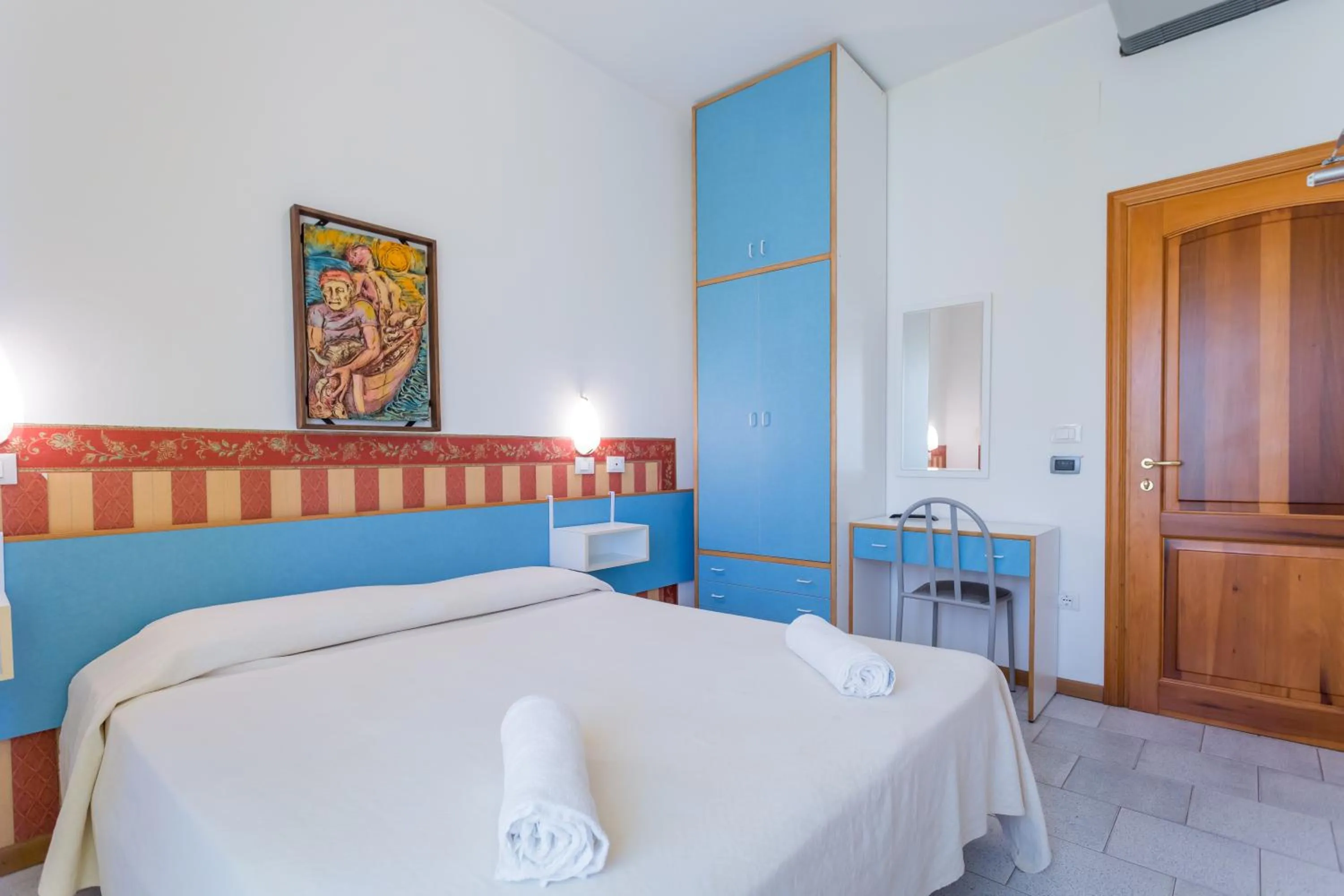 Bedroom, Bed in Hotel Plaza con piscina