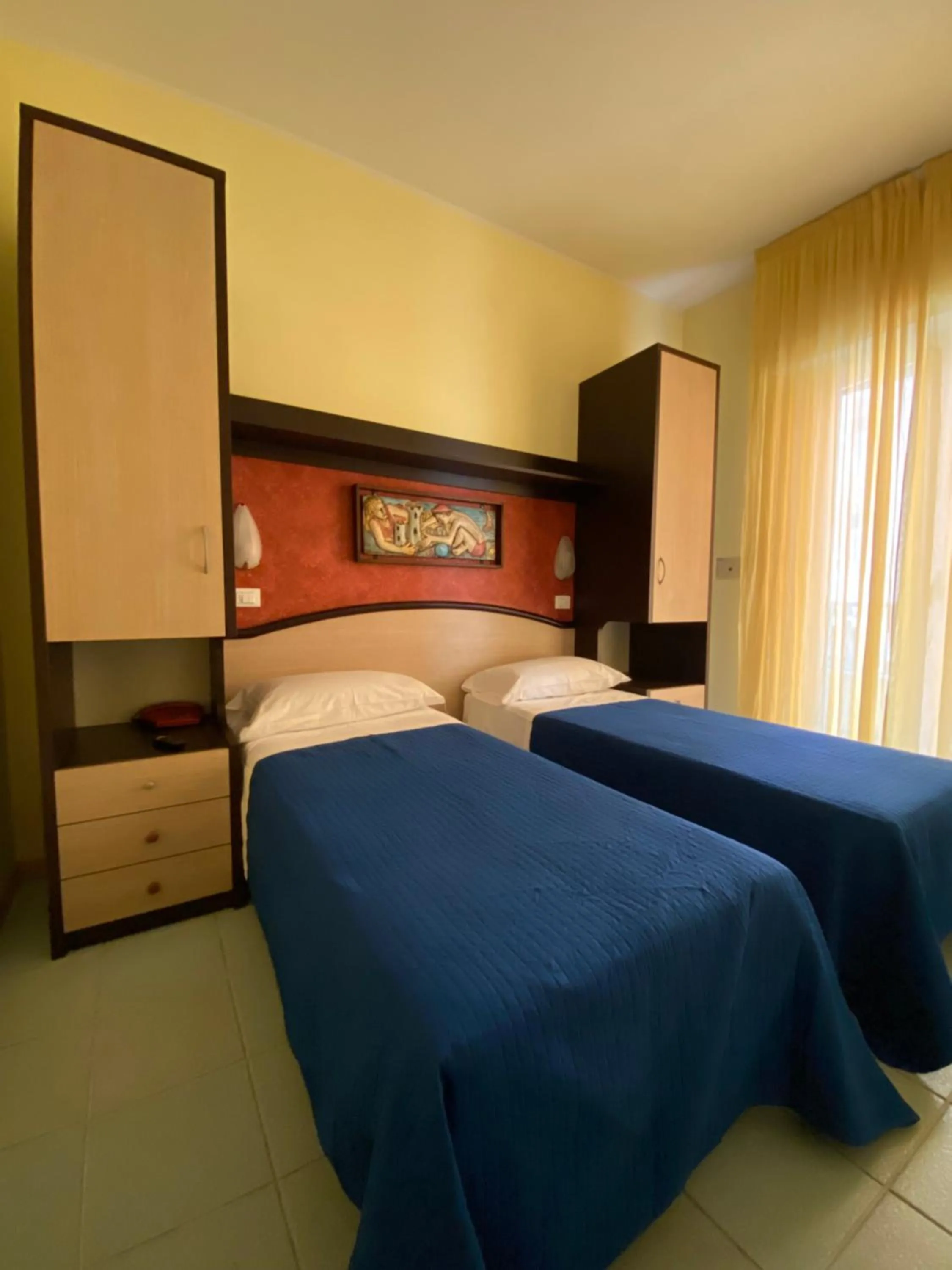 Bedroom, Bed in Hotel Plaza con piscina