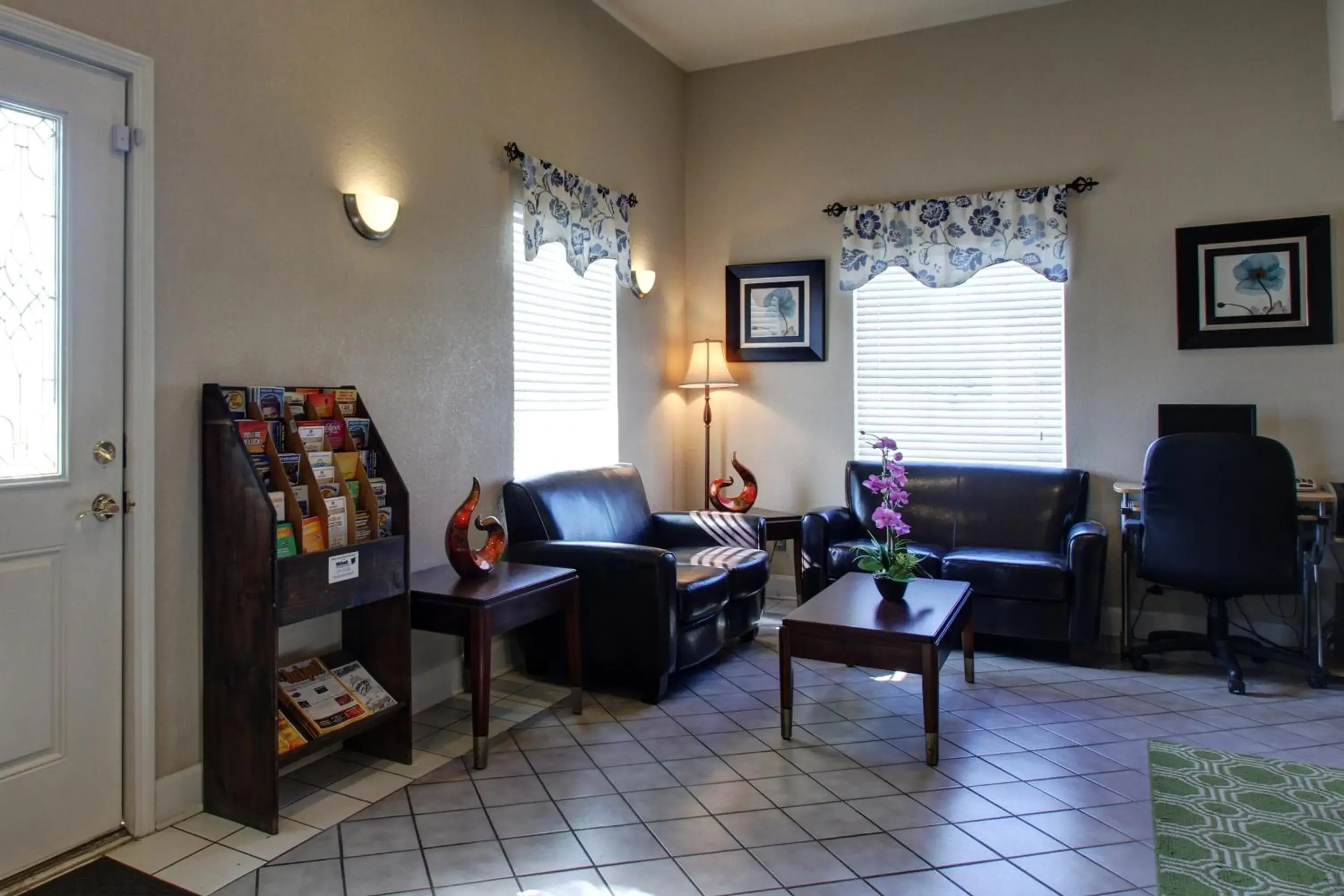 Living room in Key West Inn - Tunica Resort Living room in Key West Inn - Tunica Resort