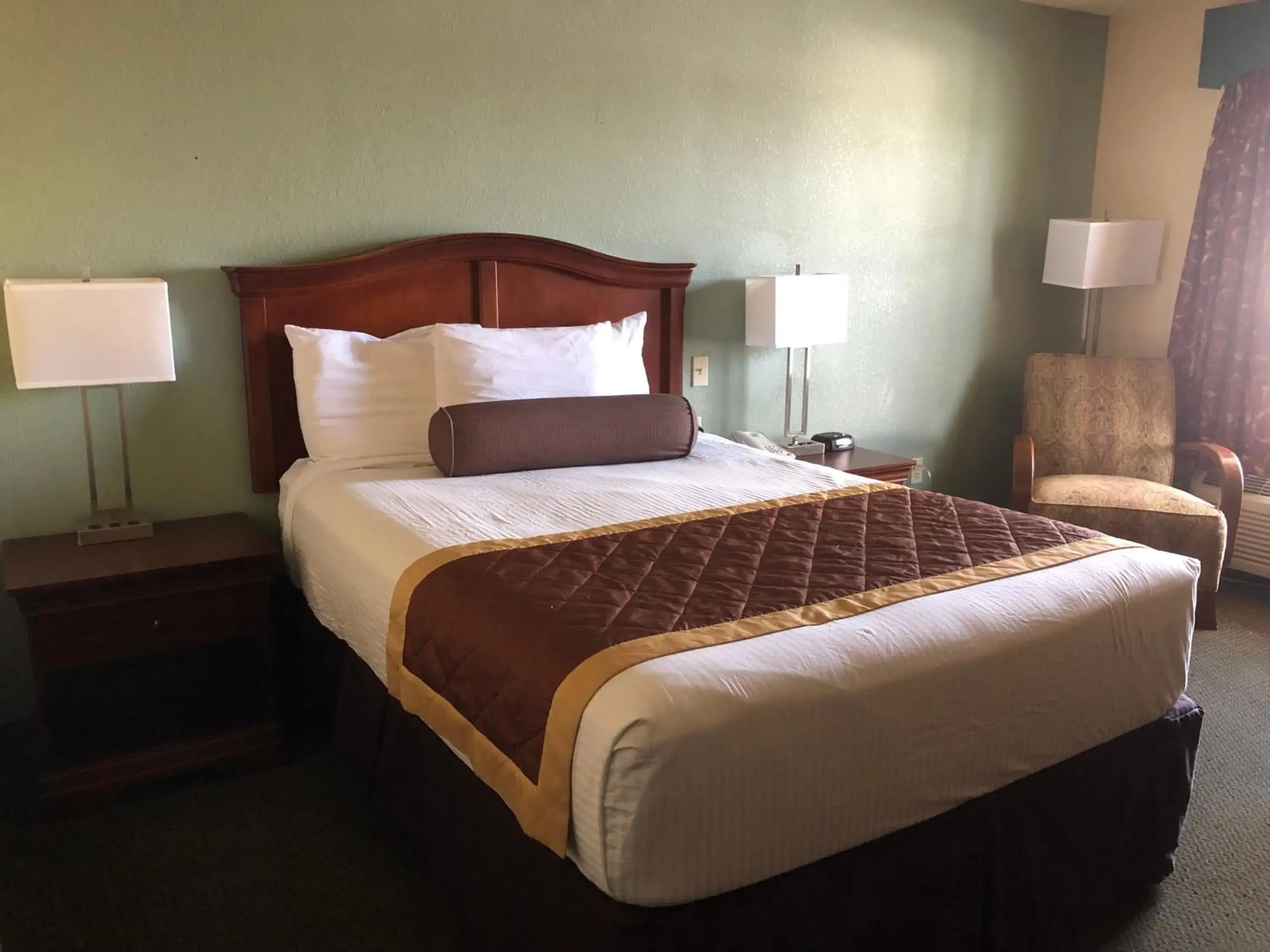 Queen Room - single occupancy - Disability Access in Key West Inn - Tunica Resort Queen Room - single occupancy - Disability Access in Key West Inn - Tunica Resort