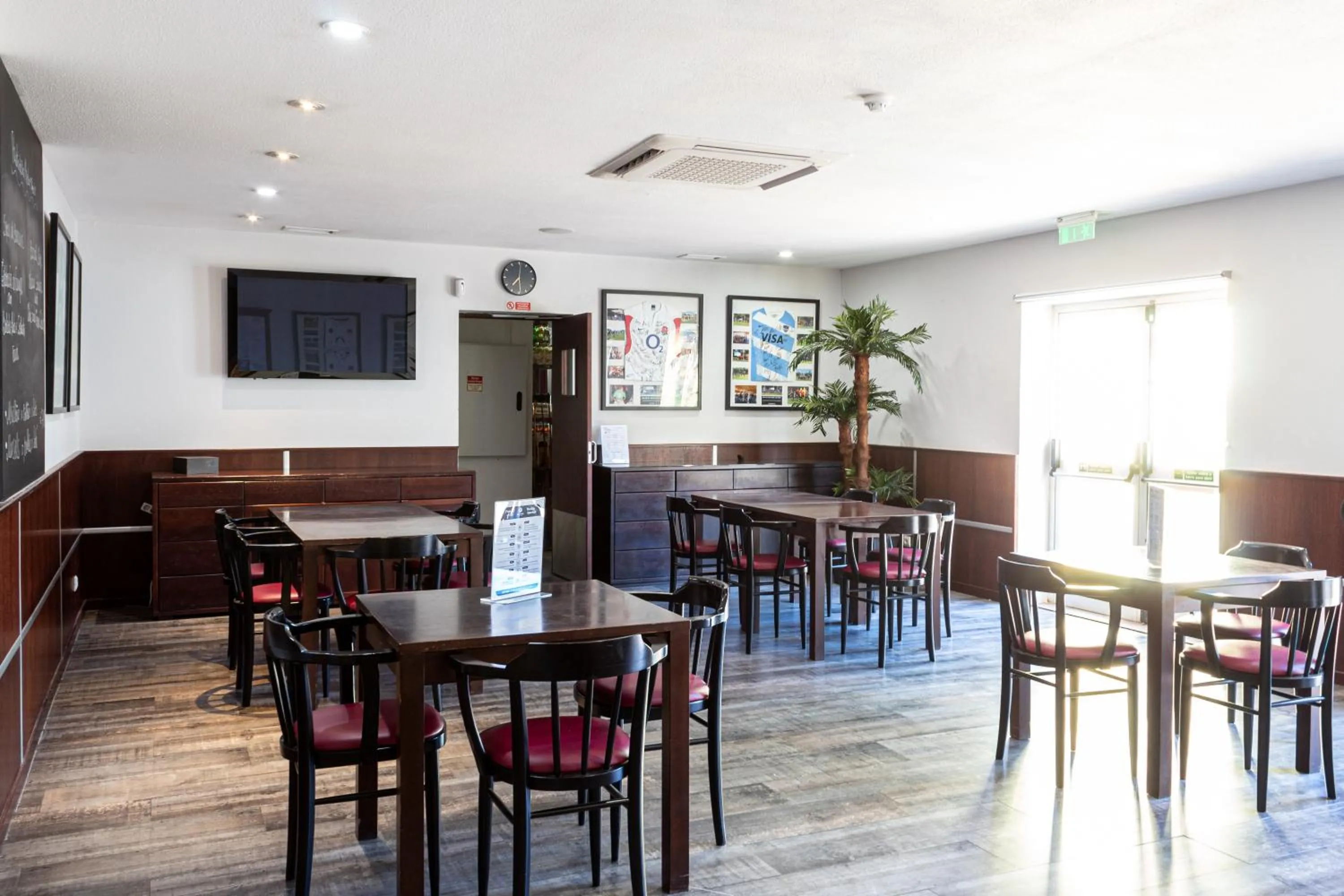 Restaurant/places to eat in Browns Sports Resort