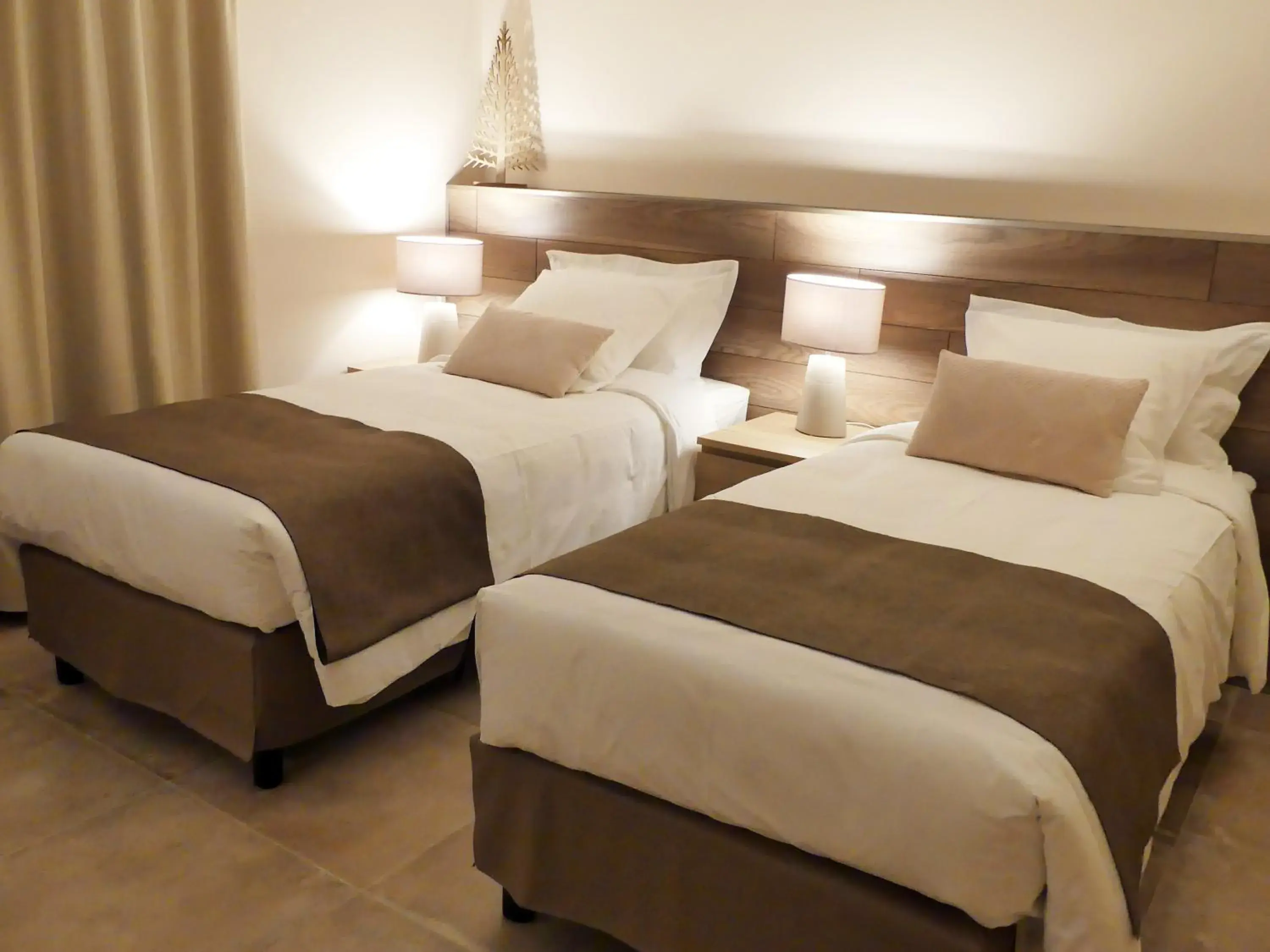 Double or Twin Room with Extra Bed in Les Ambaciales Double or Twin Room with Extra Bed in Les Ambaciales
