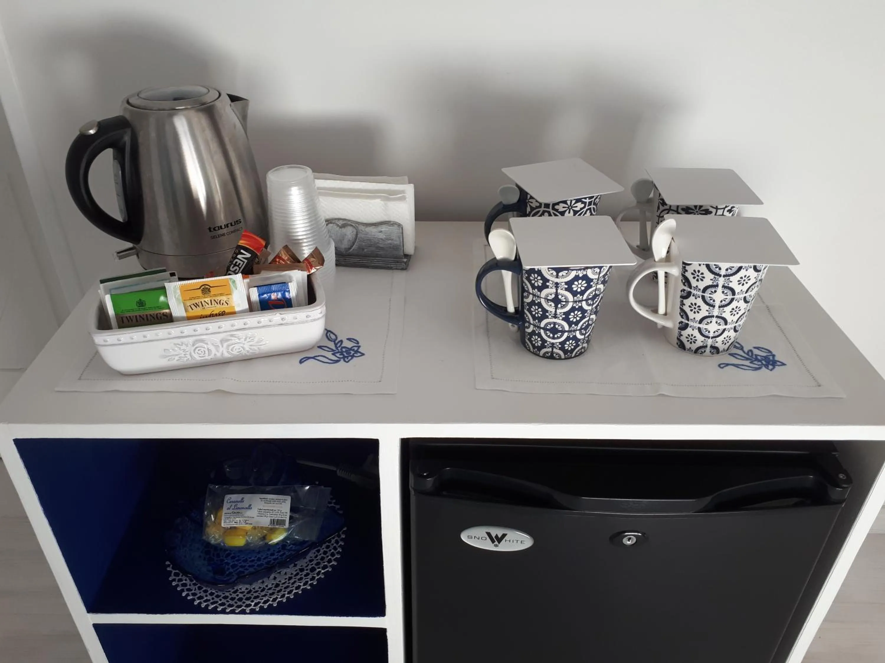 Coffee/tea facilities in Hill Valley View