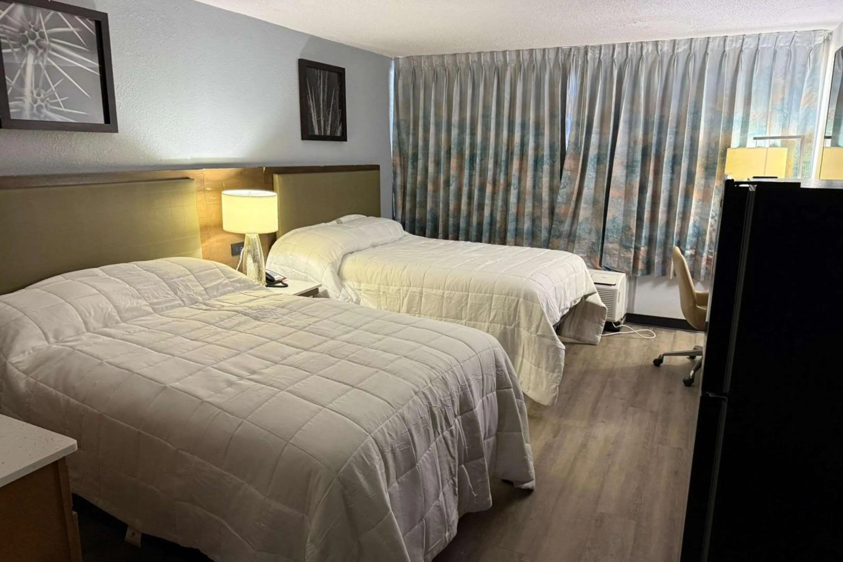 Bedroom, Bed in Suburban Studios Fairborn - Dayton