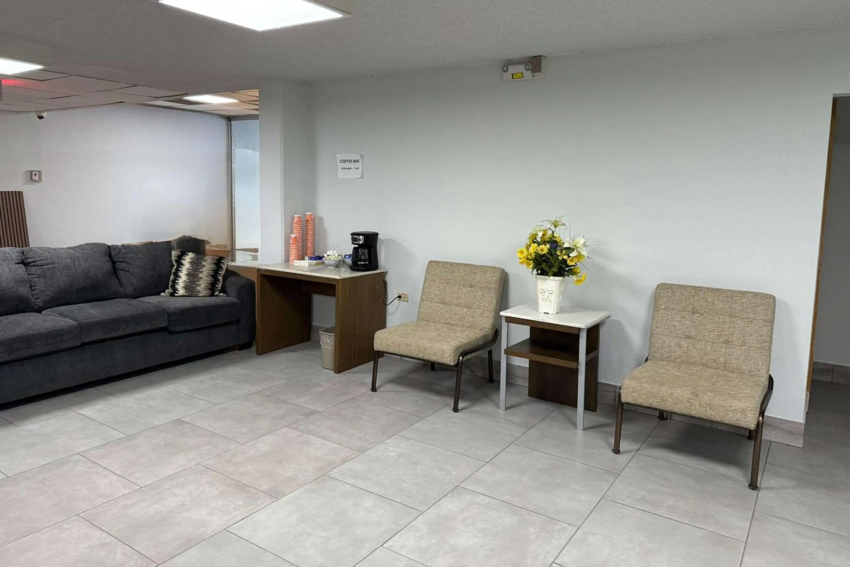 Lobby or reception in Suburban Studios Fairborn - Dayton