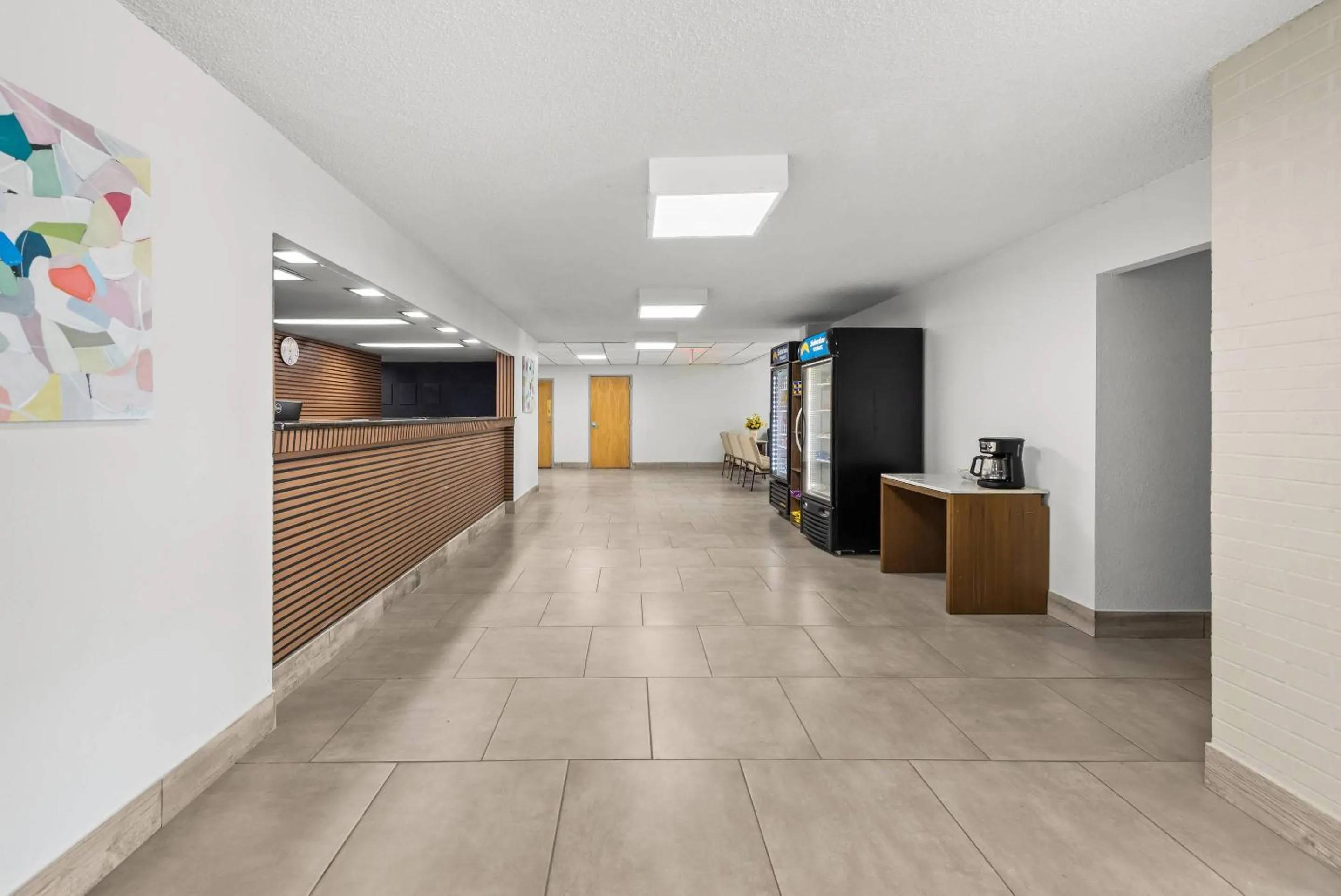 Lobby or reception in Suburban Studios Fairborn - Dayton