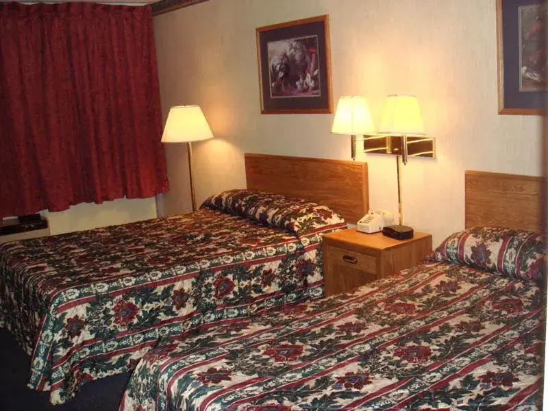 Bed in Fairborn Hotel and Inn