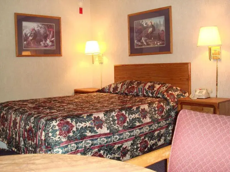 Bed in Fairborn Hotel and Inn