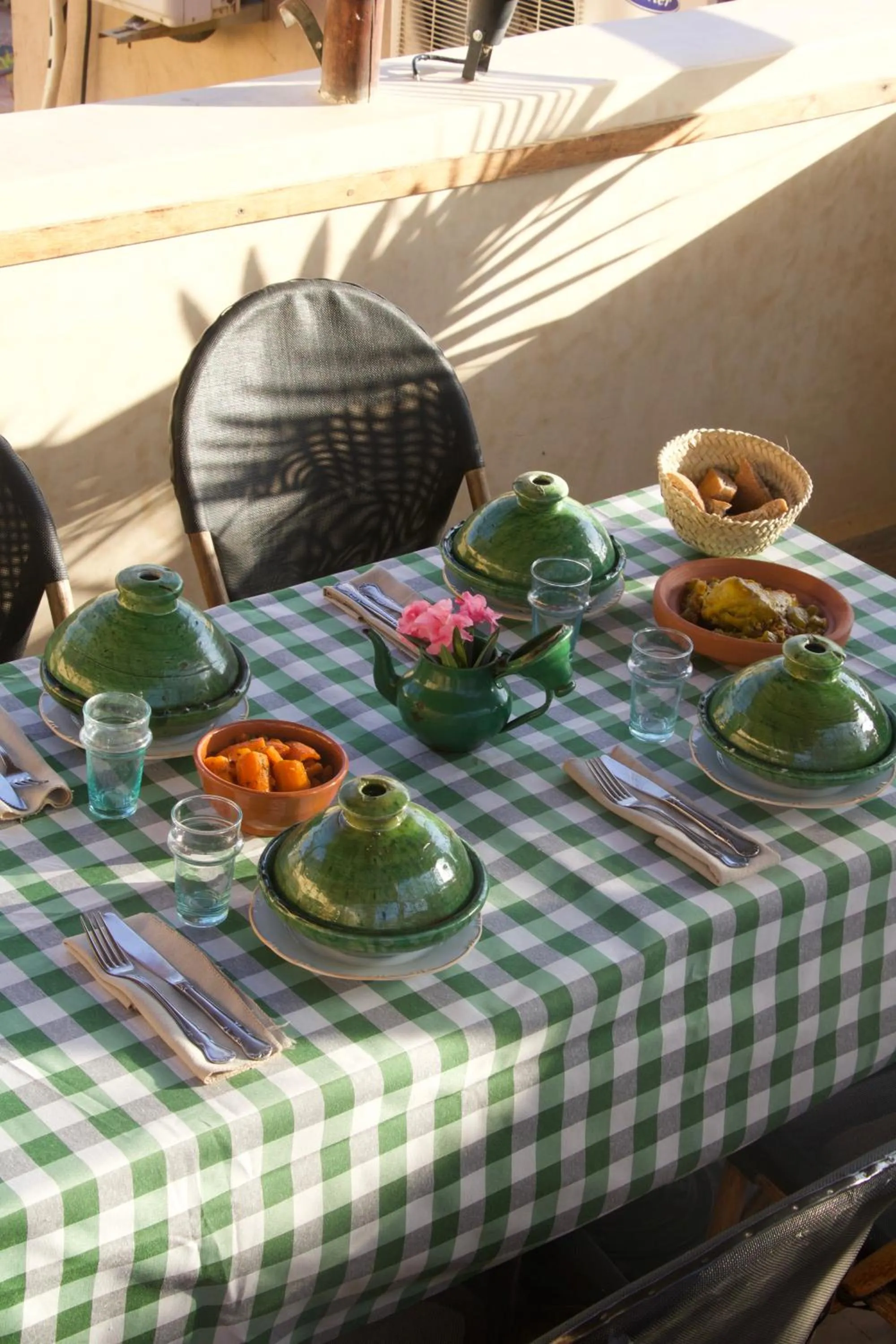 Restaurant/places to eat in Riad Anata