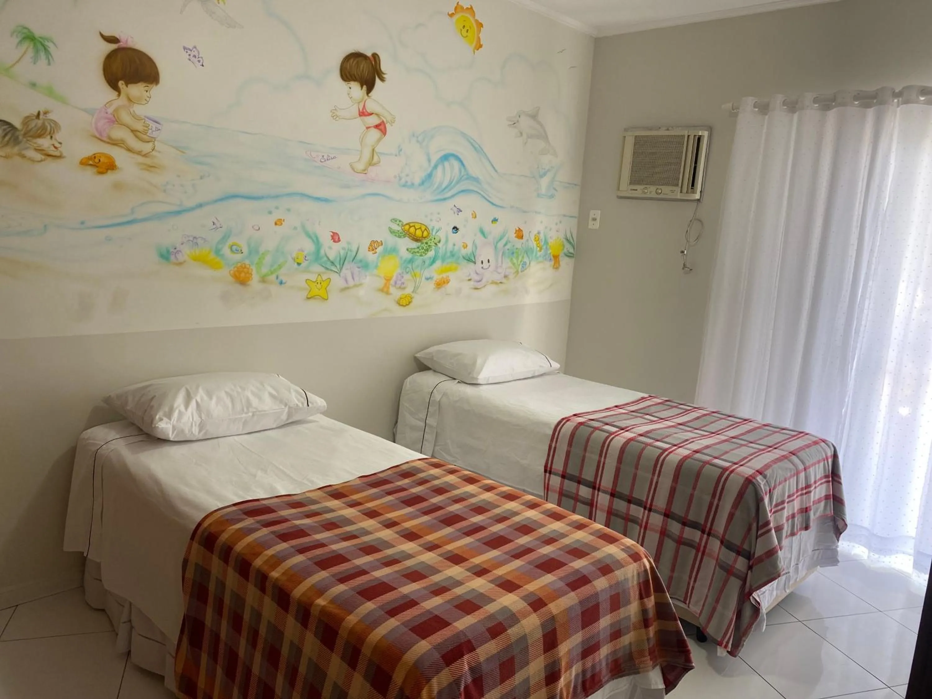 Bedroom, Bed in Apto praia do Tombo - Guarujá