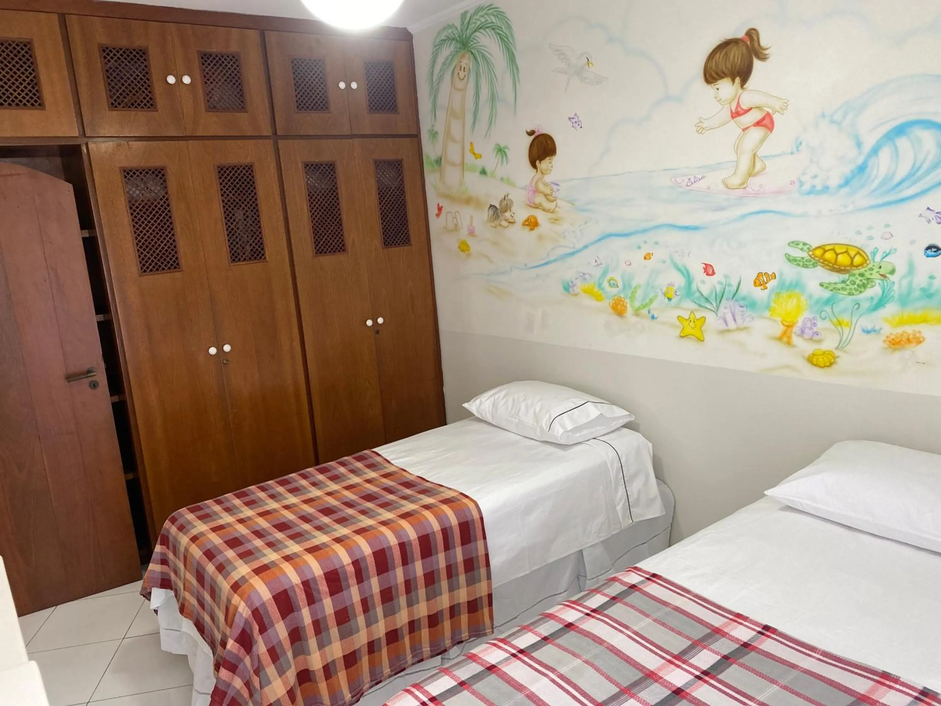 Bedroom, Bed in Apto praia do Tombo - Guarujá