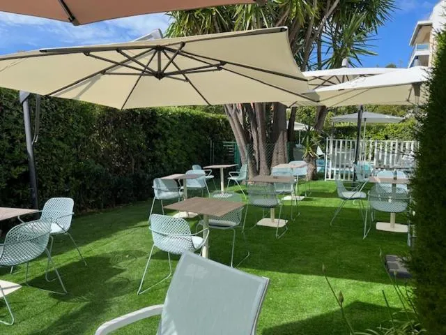 Garden view in Résidence Carlton - Rénovée avec Piscine