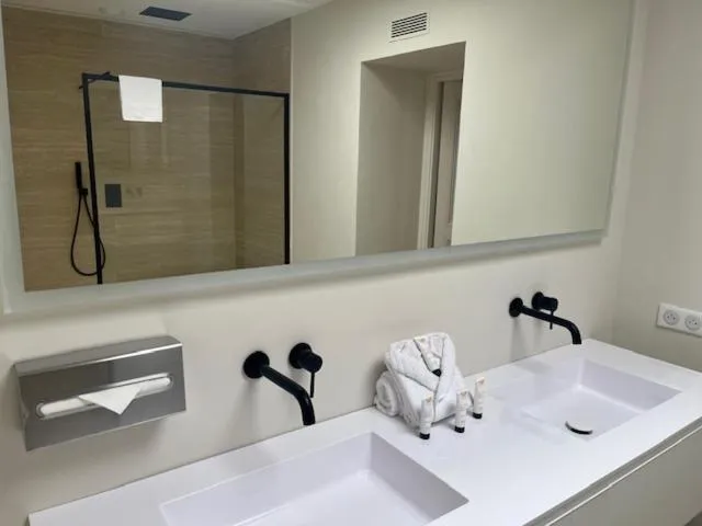 Bathroom in Résidence Carlton - Rénovée avec Piscine