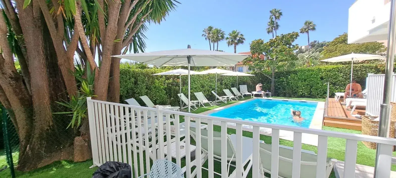 Swimming pool in Résidence Carlton - Rénovée avec Piscine Swimming pool in Résidence Carlton - Rénovée avec Piscine