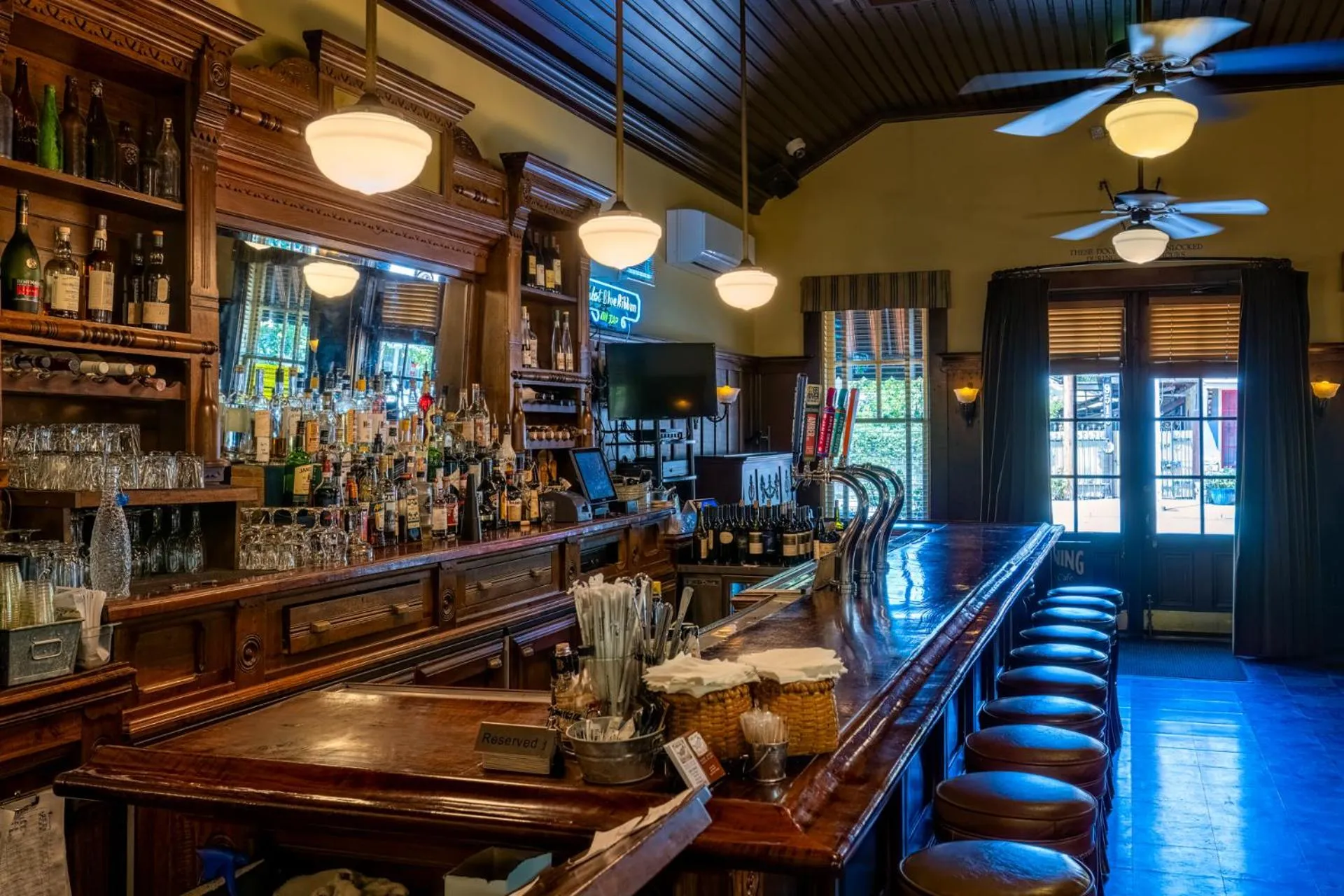 Lounge or bar in Tallman Hotel