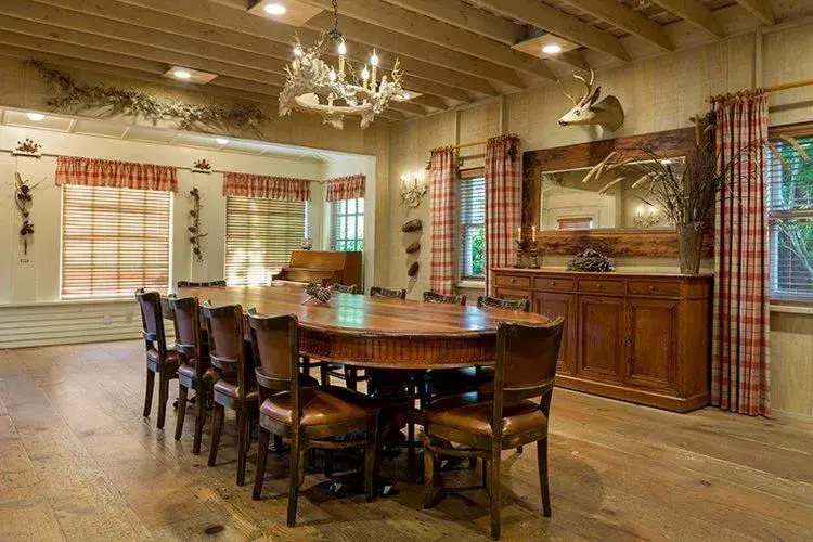 Property building in Tallman Hotel Property building in Tallman Hotel